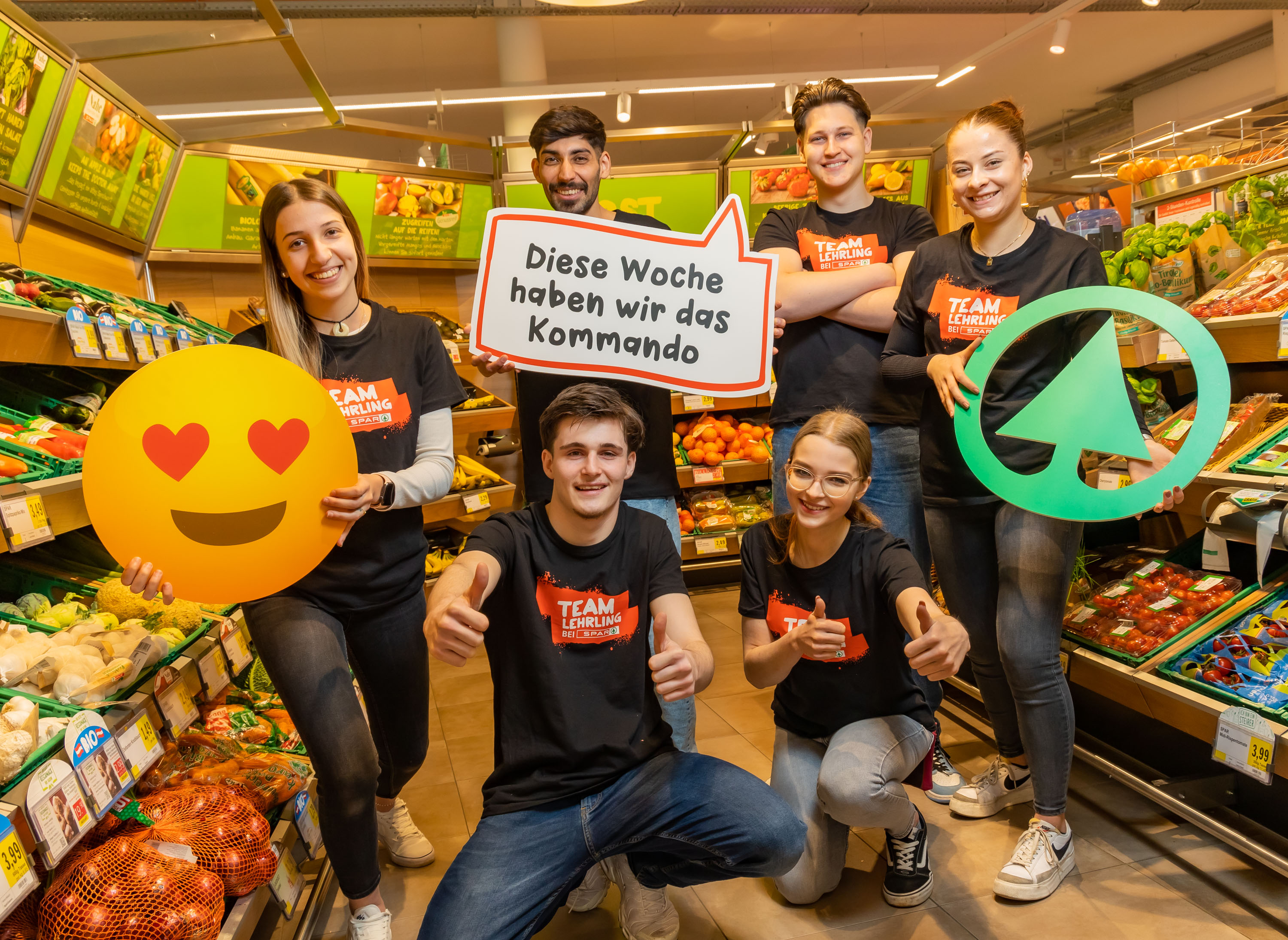 Spar Lehrlinge führen einen Supermarkt