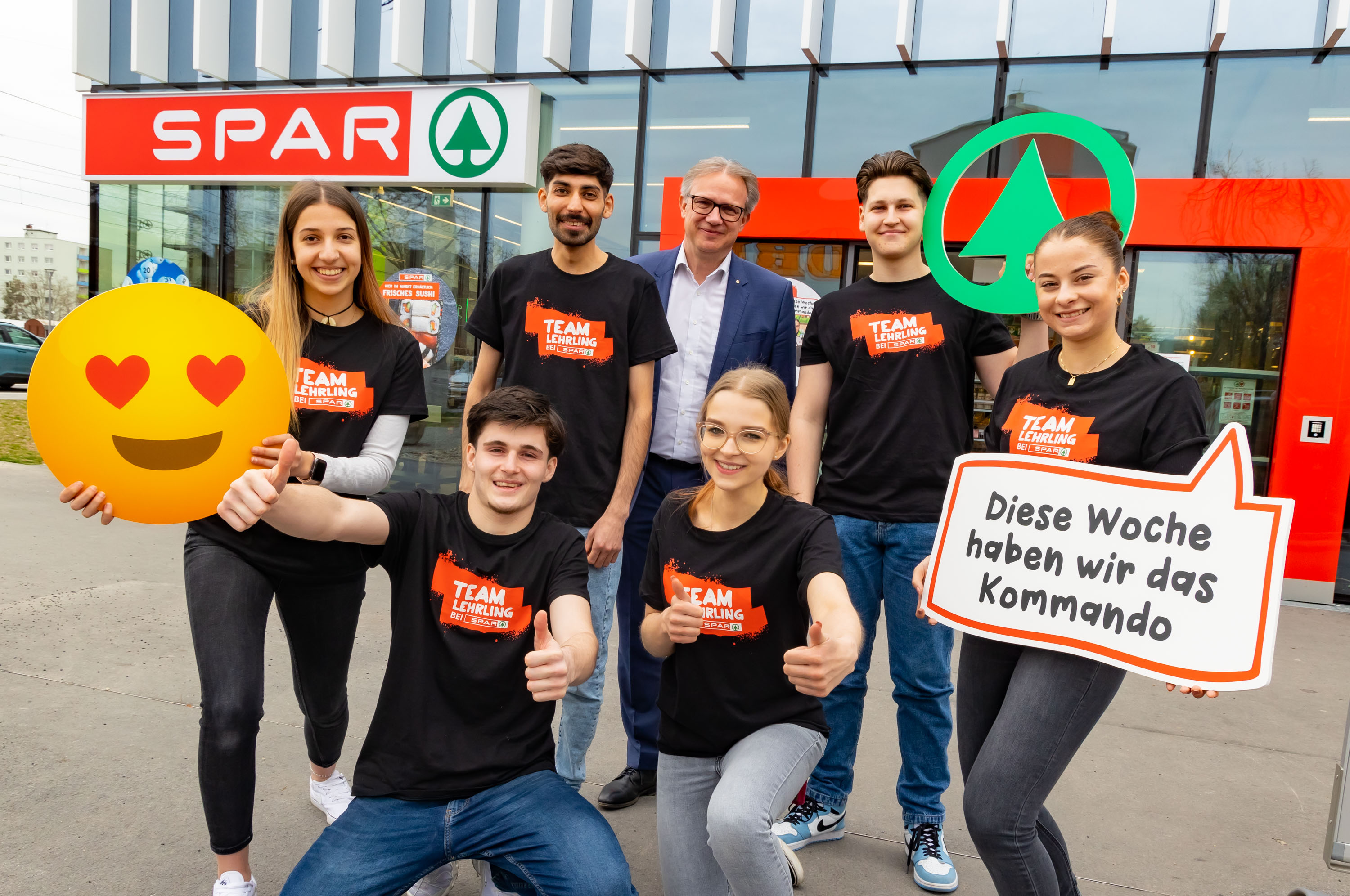 Spar Lehrlinge mit Geschäftsführer Holzer