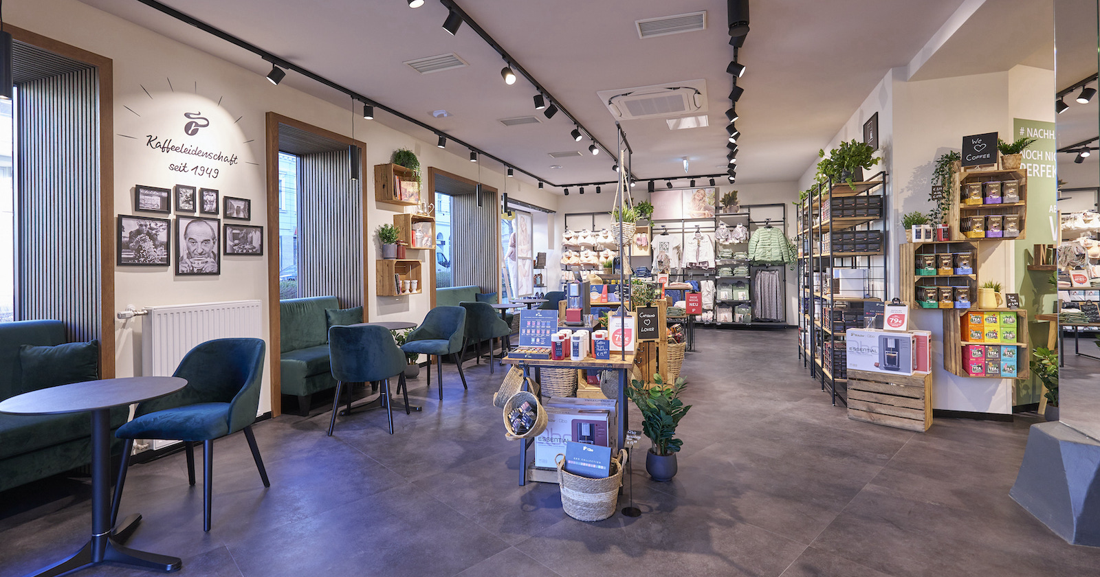 Innenansicht mit Cafébereich