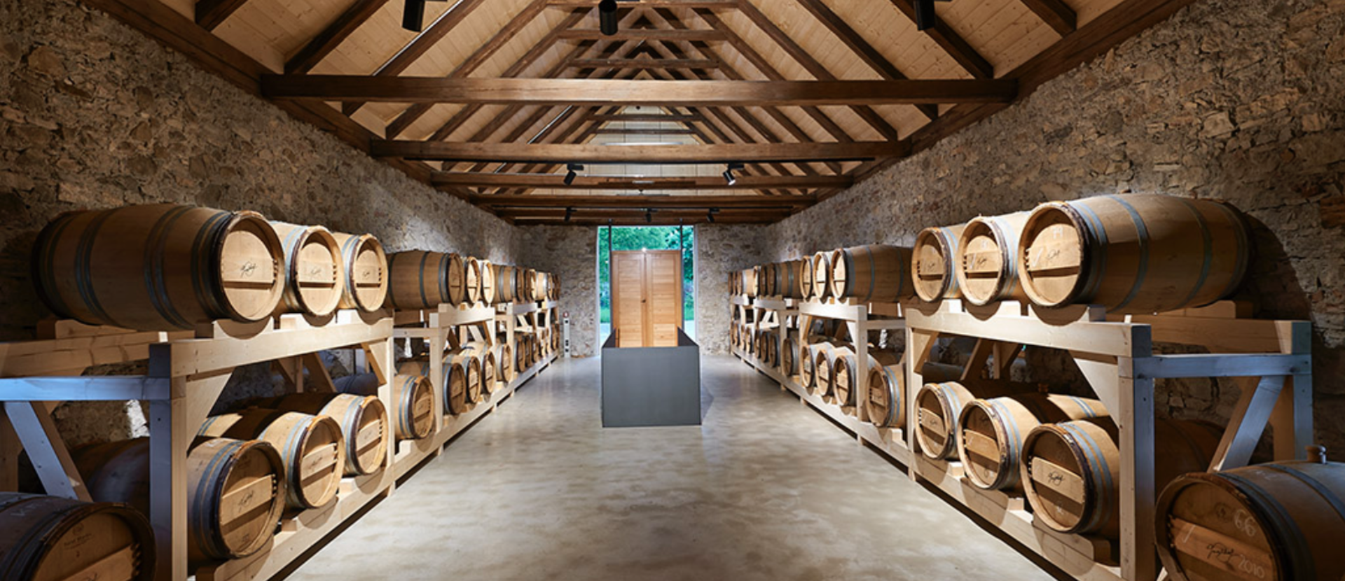 Lagerkeller der Brennerei Guglhof