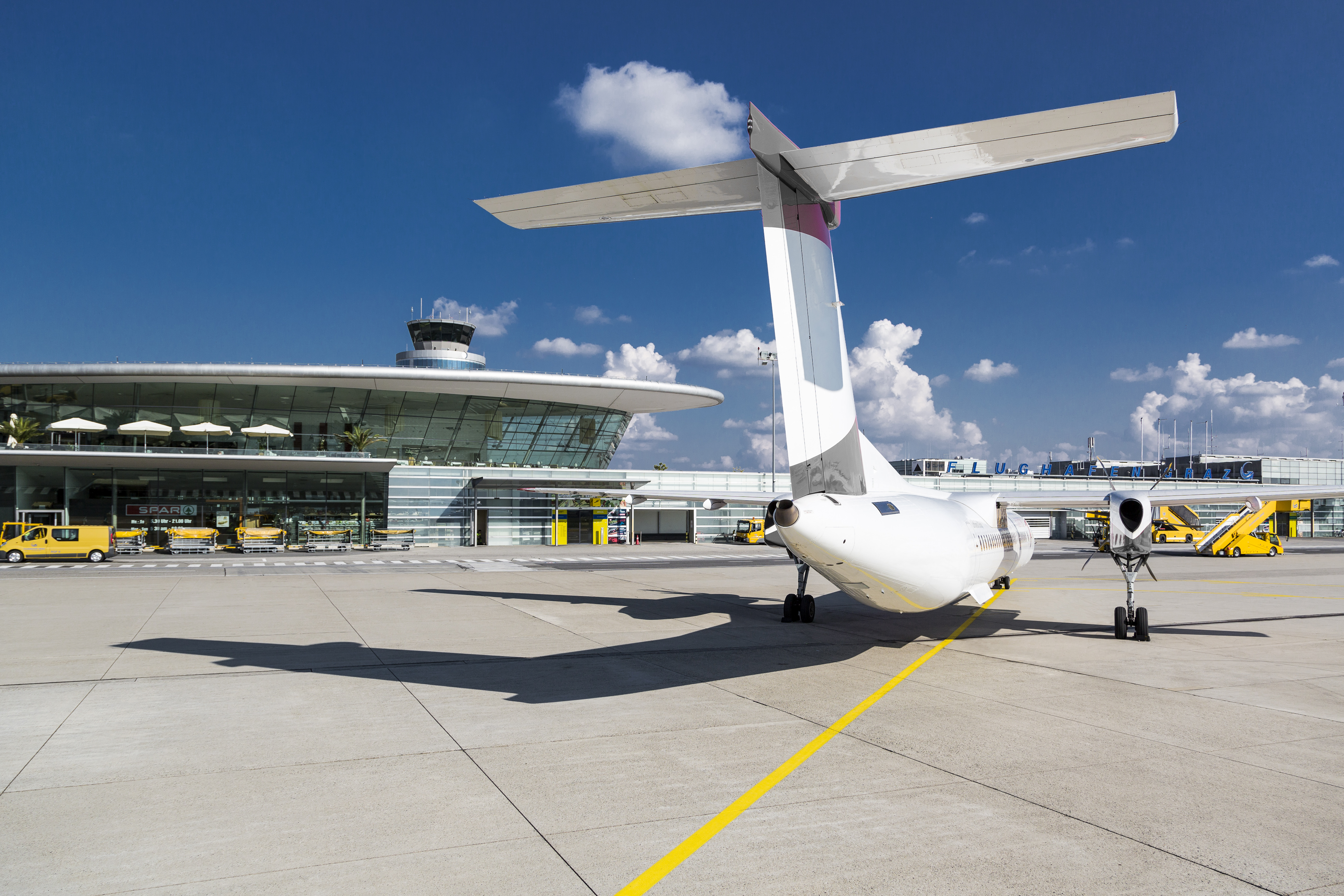 Flugzeug am Flughafen Graz