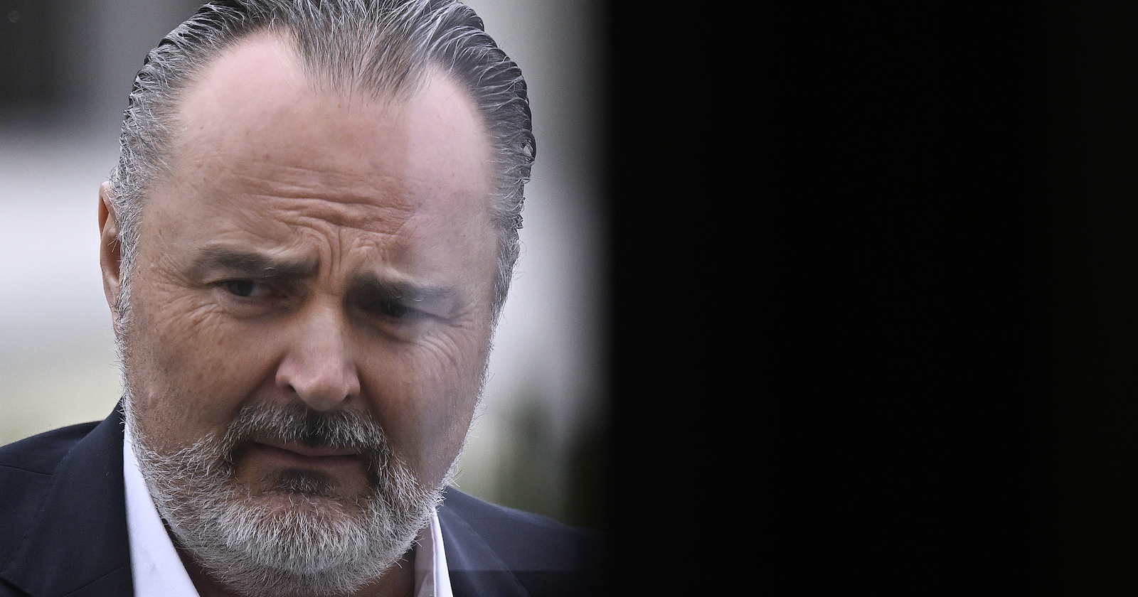 Hans Peter Doskozil in Nahaufnahme. Er runzelt die Stirn