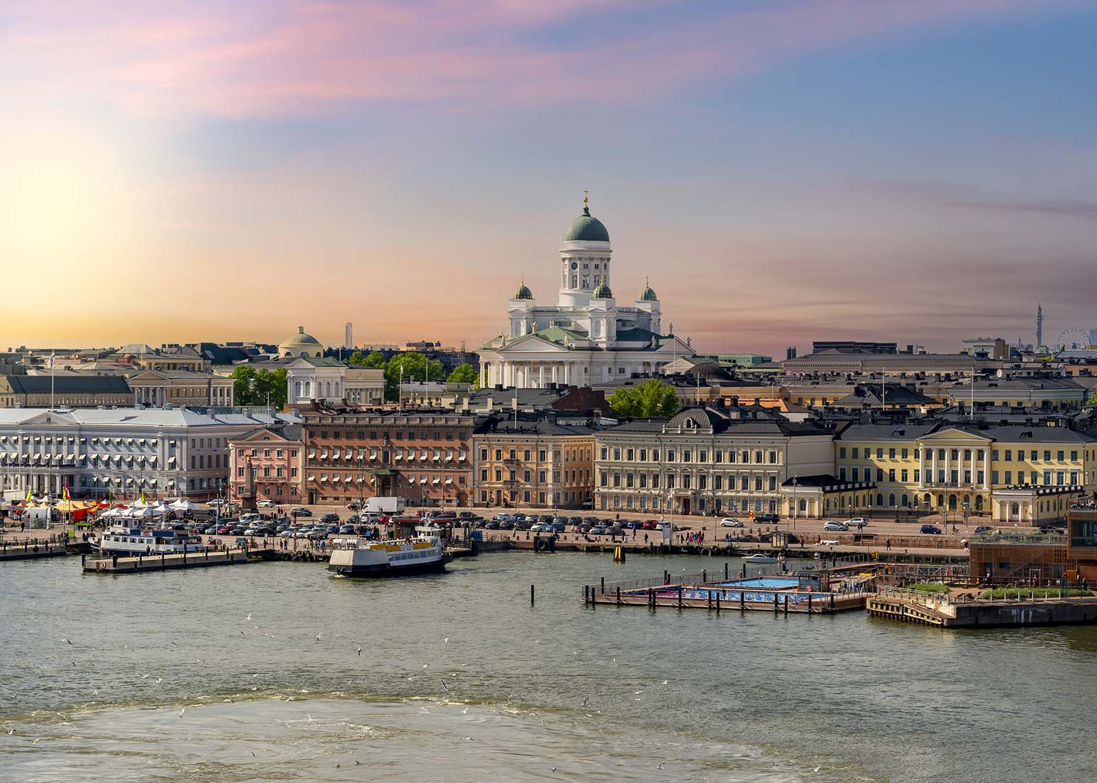 Kathedrale von Helsinki bei Sonnenuntergang | Credit: iStock.com/Vladislav Zolotov