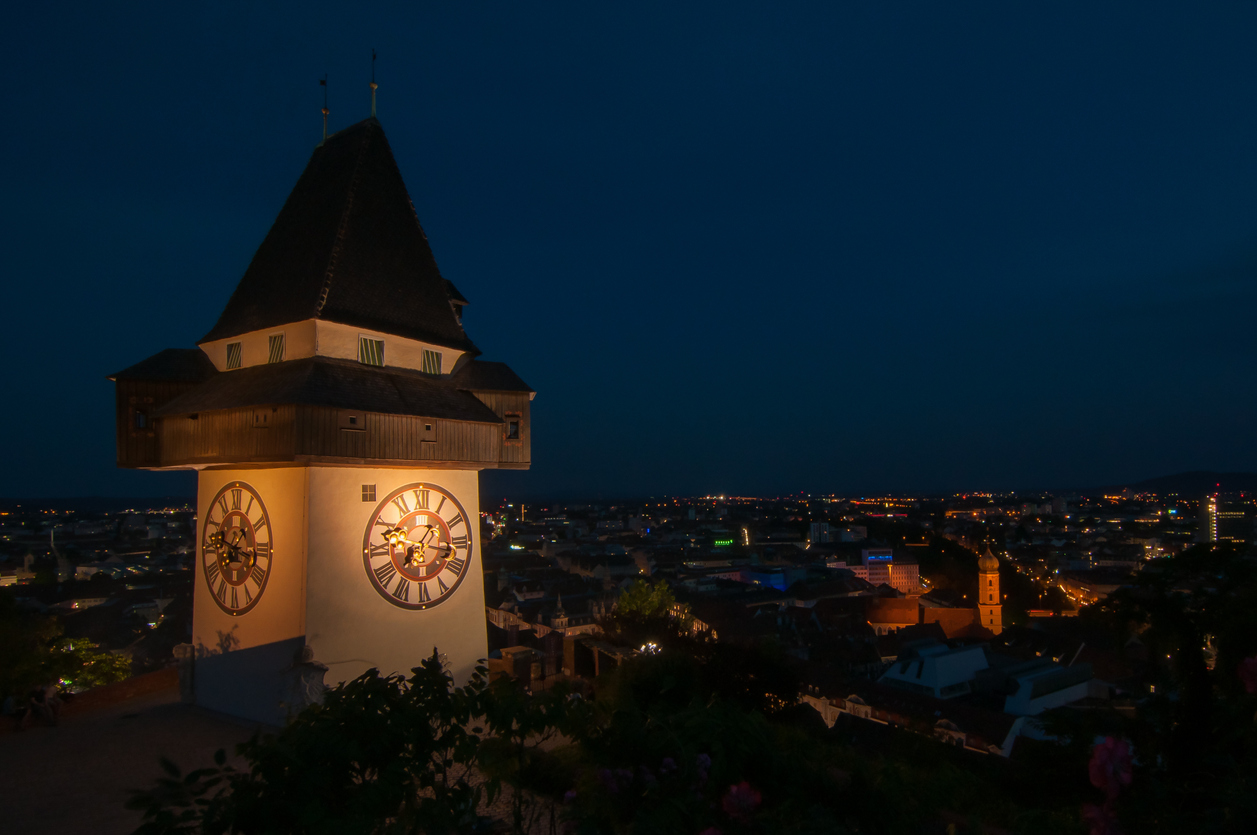 Grazer Uhrturm bei Nacht