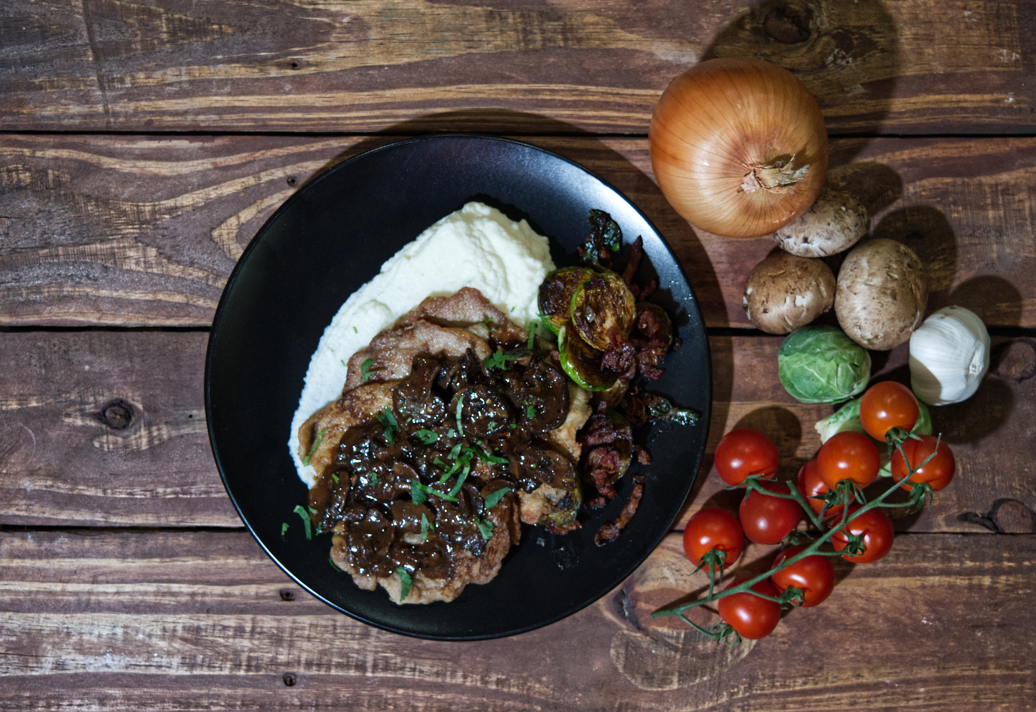 Jägerschnitzel in Pfanne