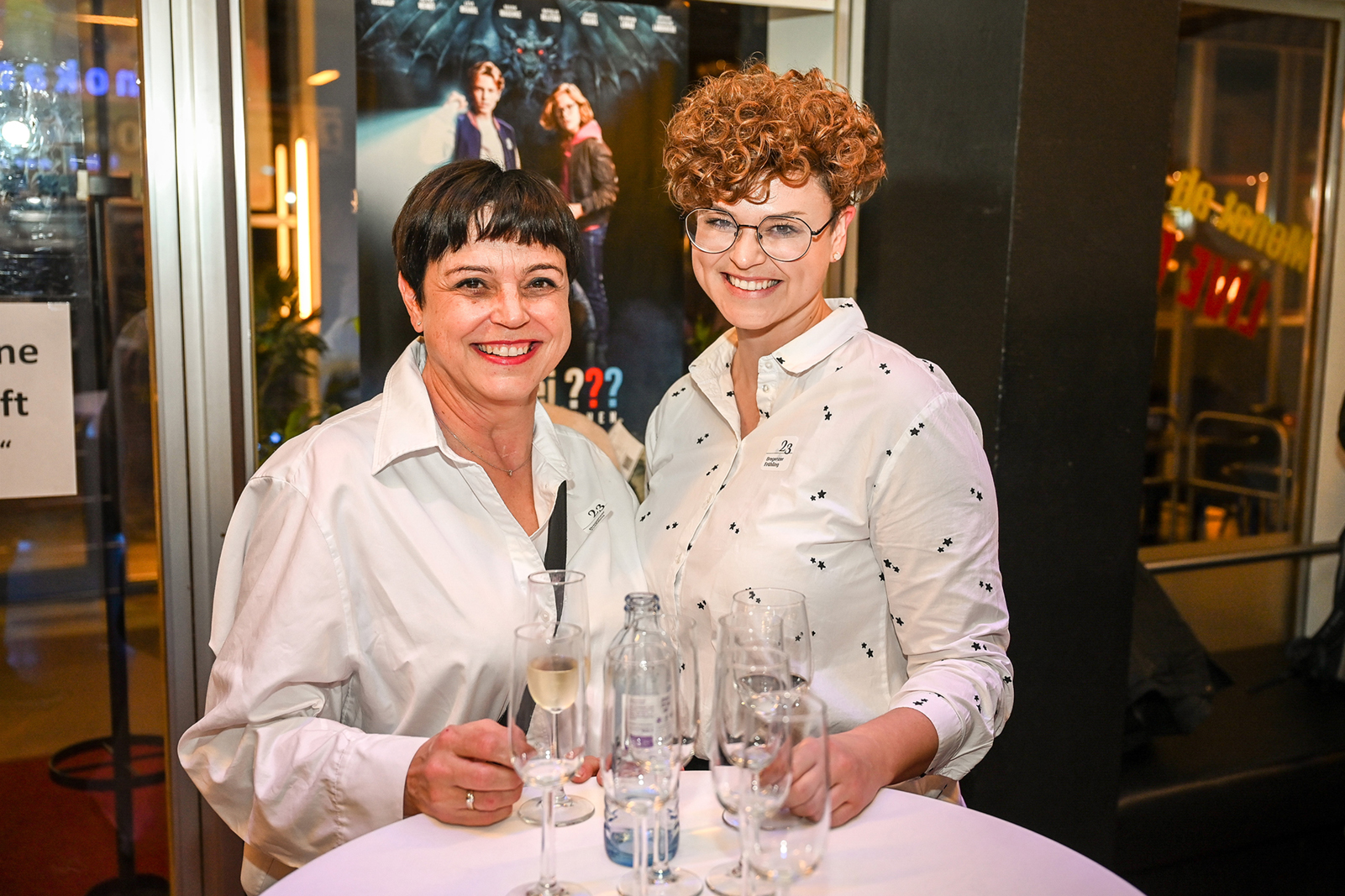 Eveline Kathan (Raiffeisen Wohncenter) und Tochter Kira Plesch (v. li.)