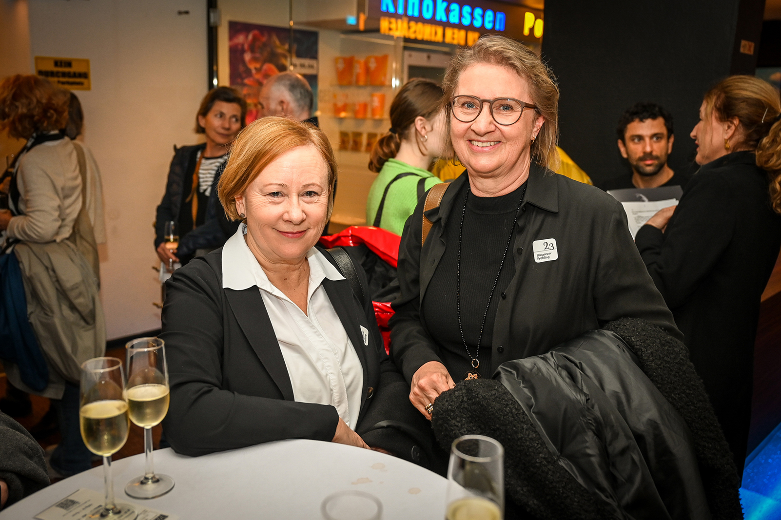 Sabine Nussbichler und Angelika Fechler-Edelhofer (v. li.)