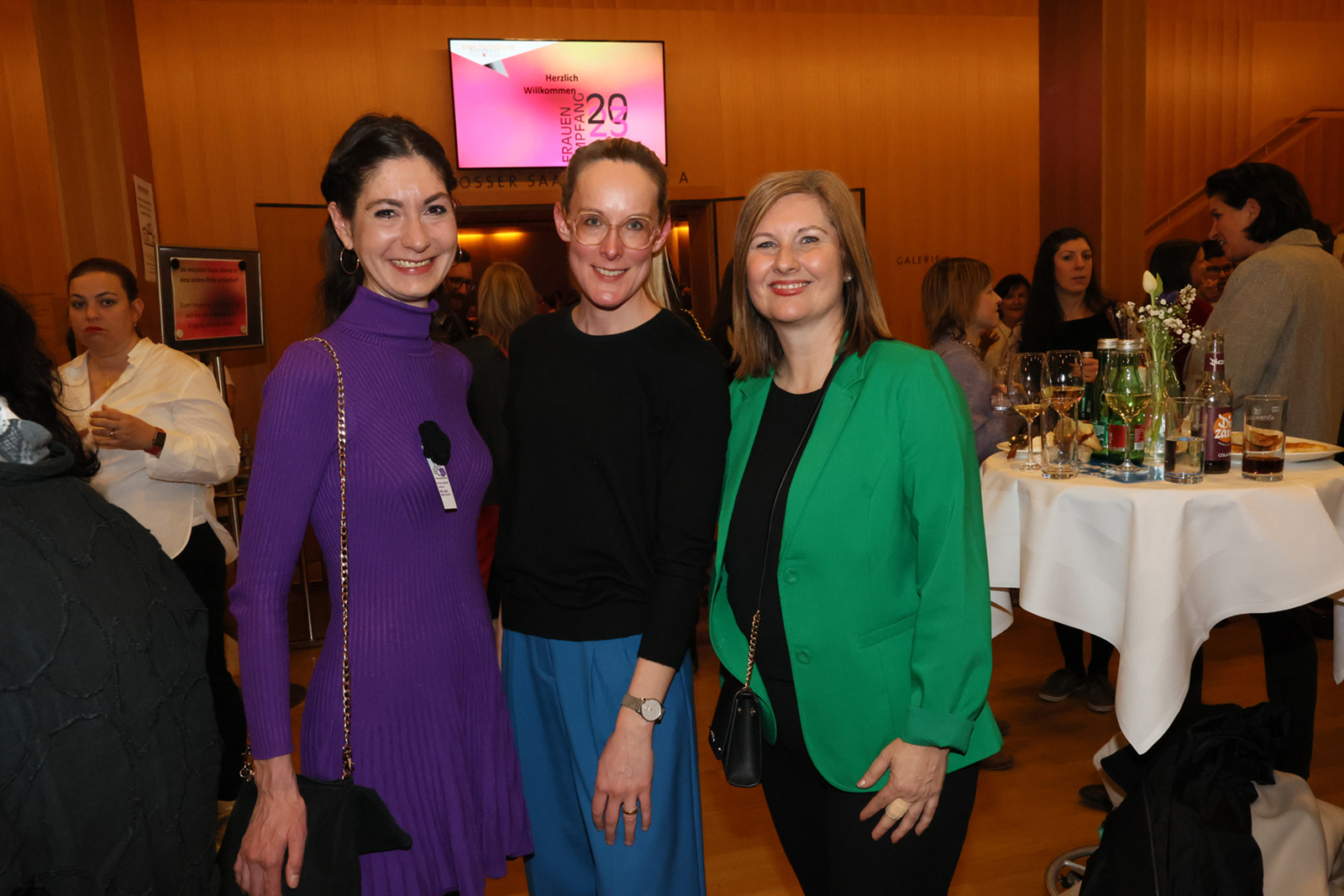 Vizebgm. Christine Vergeiner, Urologie-OÄ Olivia Köhle und Sabine Rudigier (ÖGB) (v. li.)