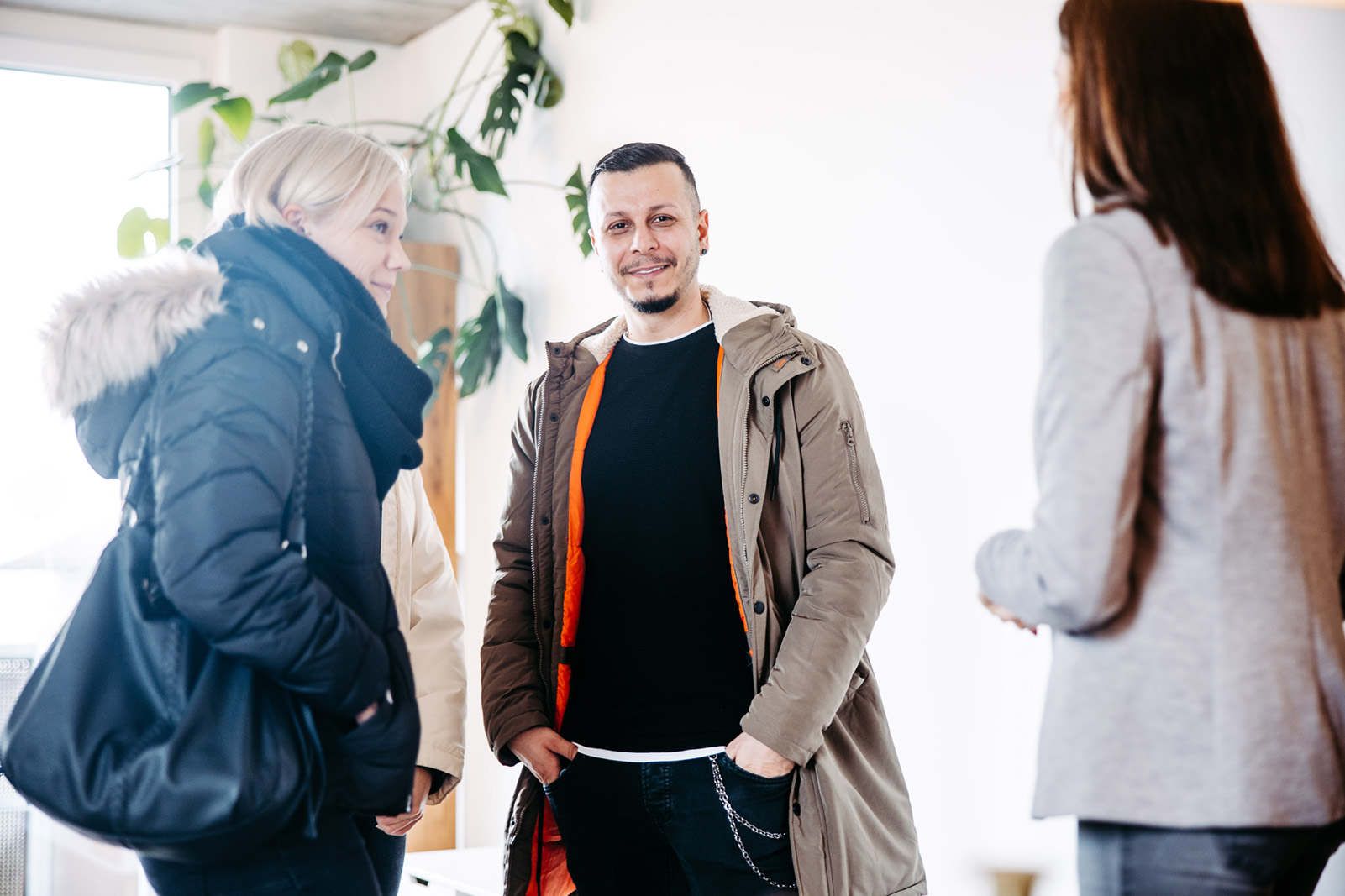 Glückliche Besucher. Unsere Verkäuferin Lisa hat sich am Samstag jede Menge Zeit für die Fragen der Besucher genommen.