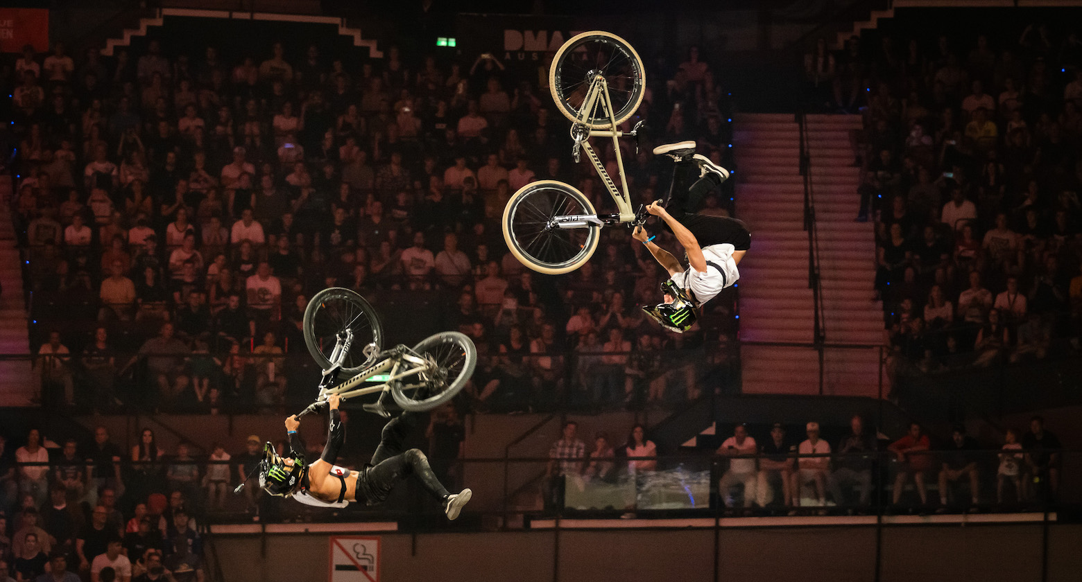 Ruso-Brüder zeigen Bike-Stunts | Credit: FLAPPHOTOGRAPHY