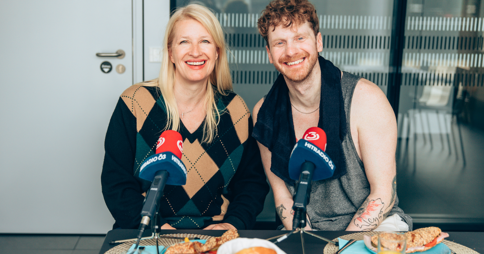 Claudia Stöckl mit Teya &amp; Salena