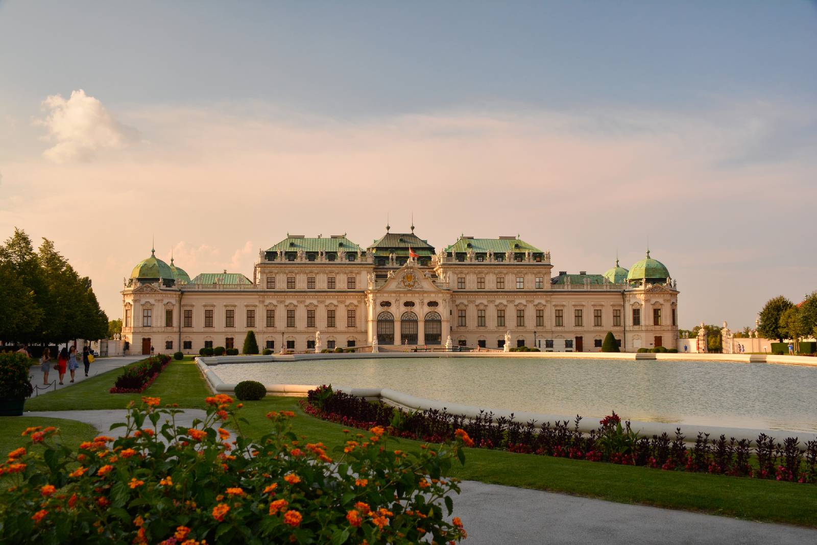 Schloss Belvedere in Wien bei Sonnenuntergang | Credit: iStock.com/rmanzanosgarcia