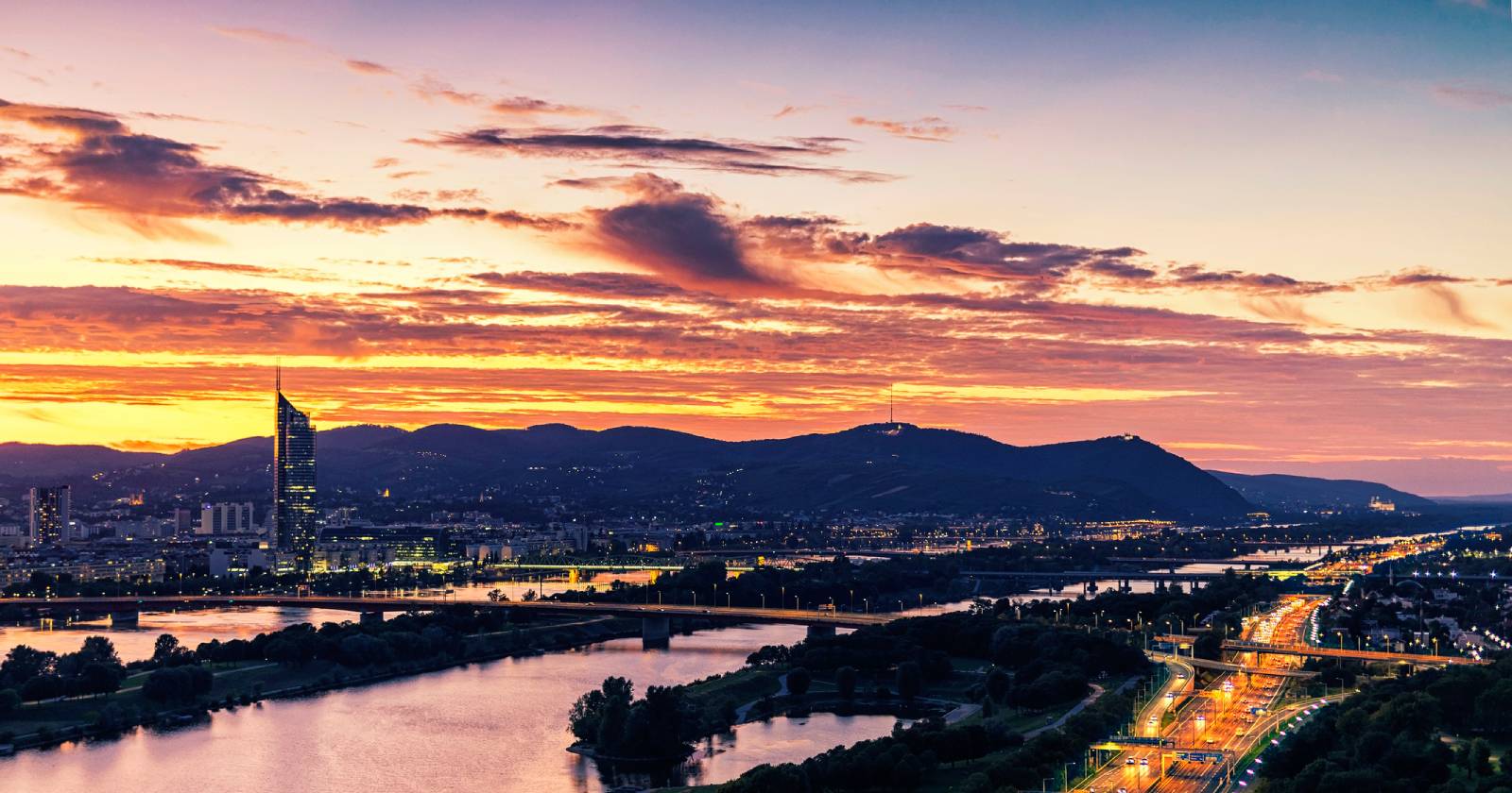 Wien von oben bei Sonnenuntergang | Credit: iStock.com/Creativemarc
