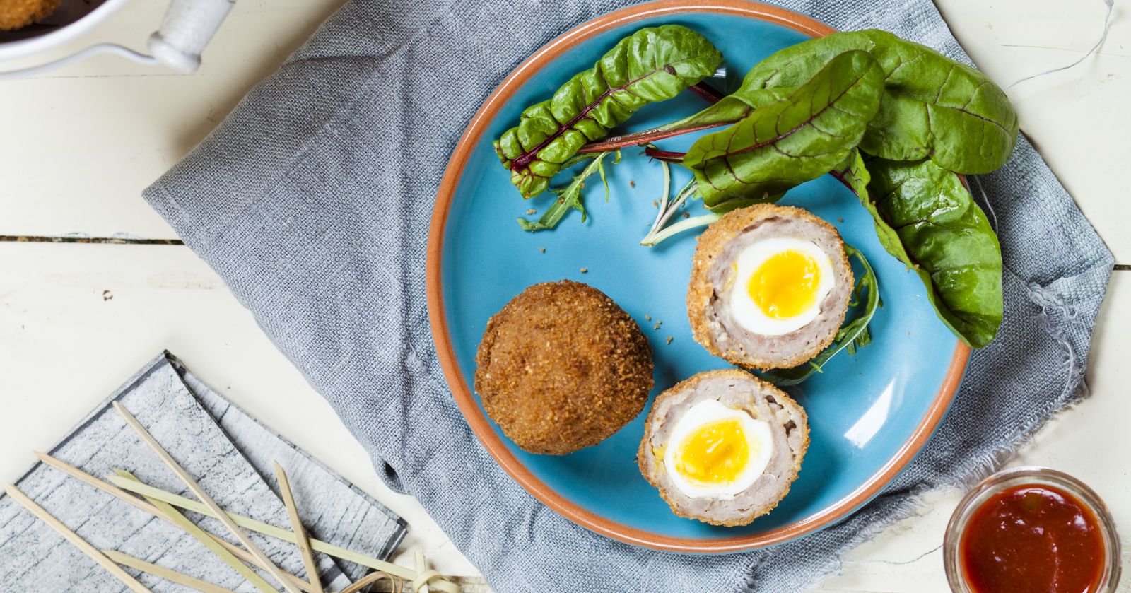 Panierte Eier mit Gemüse