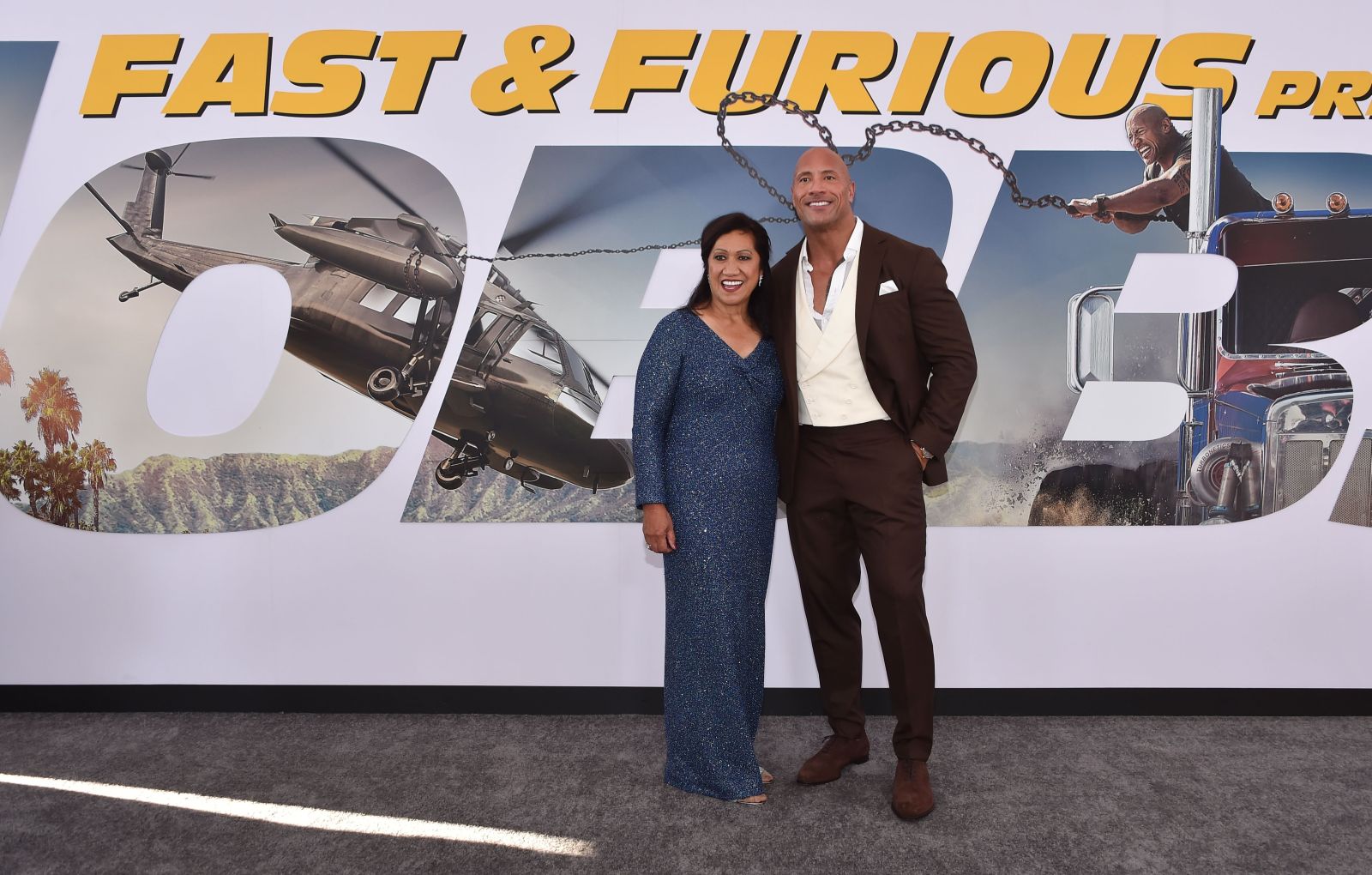 Dwayne Johnson mit seiner Mama Ata bei einer Filmpremiere.