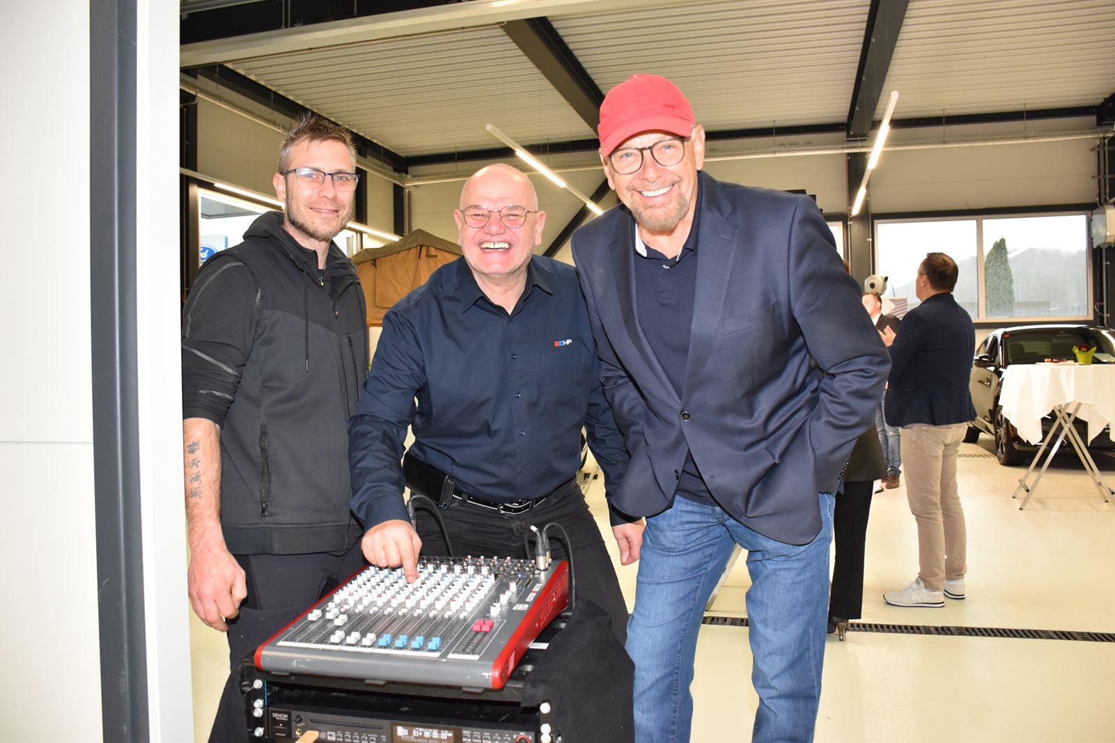 Michael Holzer, Harald Fink (HF-Eventtechnik) und Hannes Schenkenbach