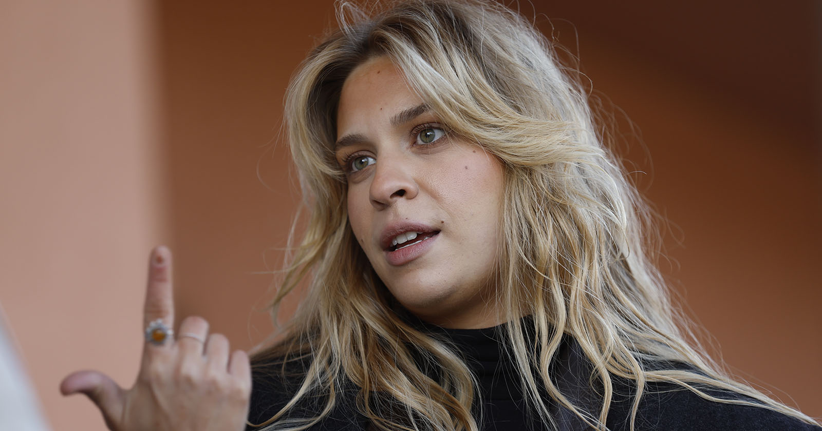 &quot;Letzte Generation&quot;-Aktivistin Anja Windl vor dem Bundesamt für Fremdenwesen und Asyl in Leoben