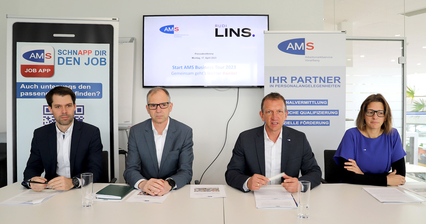 GL Hannes Wölfl und GF Rudi Lins vom Autohaus Lins, AMS Landes-GF Bernhard Bereuter, AMS AL vom Service für Unternehmen, Silvia Hartmann.