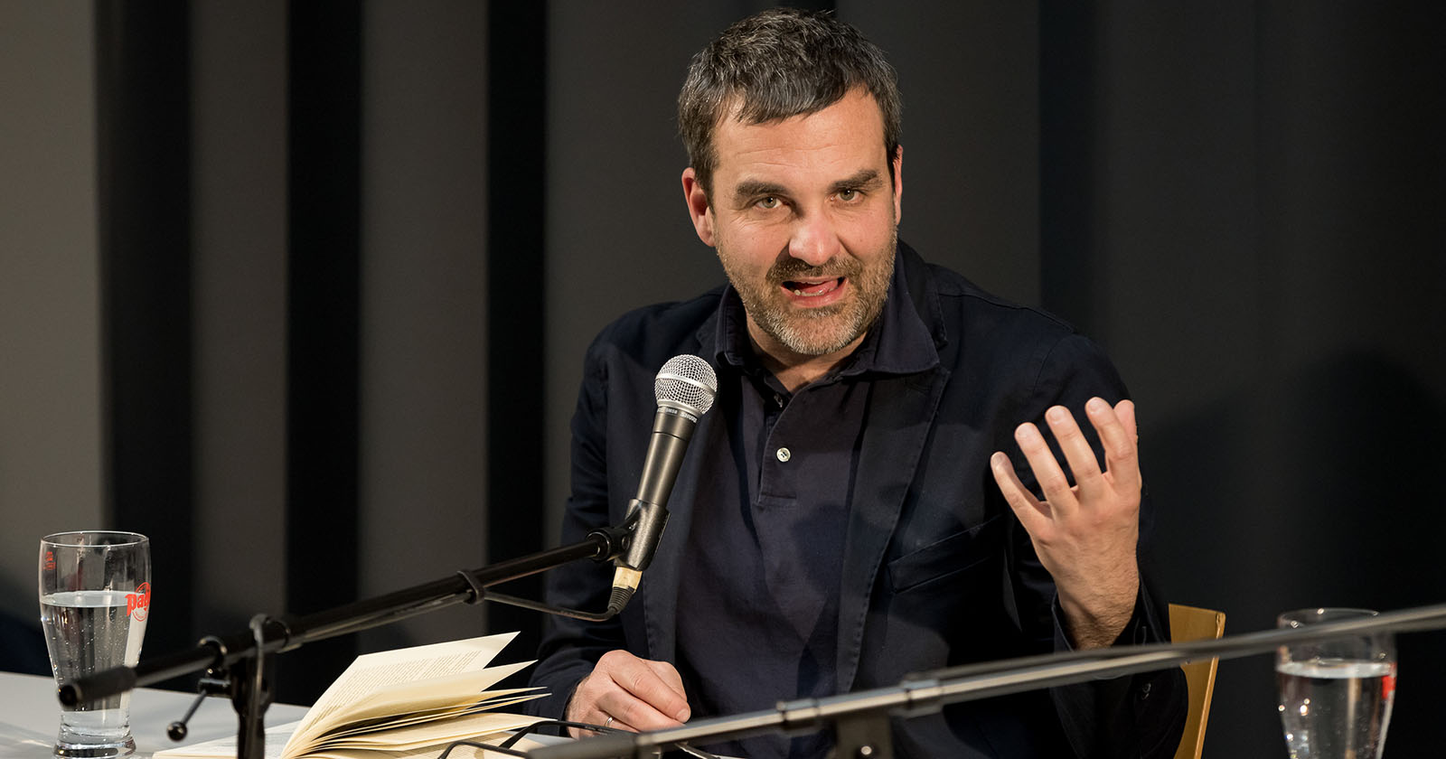 Falter-Chefredakteur Florian Klenk bei einer Diskussion