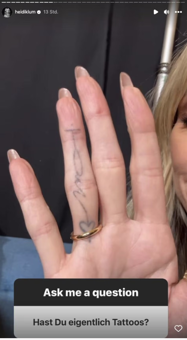 Heidi Klum zeigt auf Instagram ihr Liebes-Tattoo.