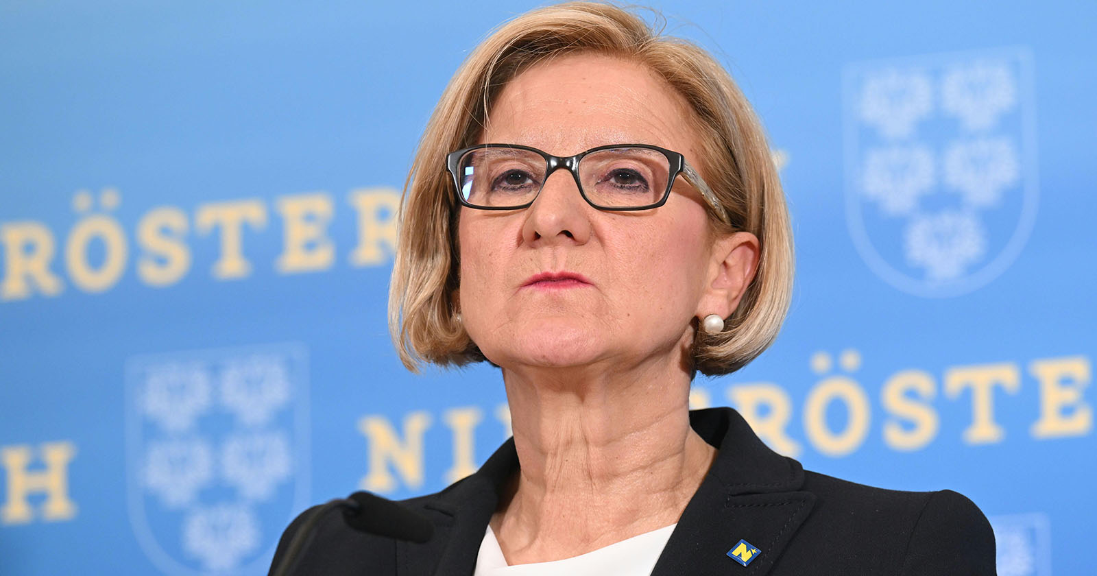 Niederösterreichs Landeshauptfrau Johanna Mikl-Leitner bei einer Pressekonferenz