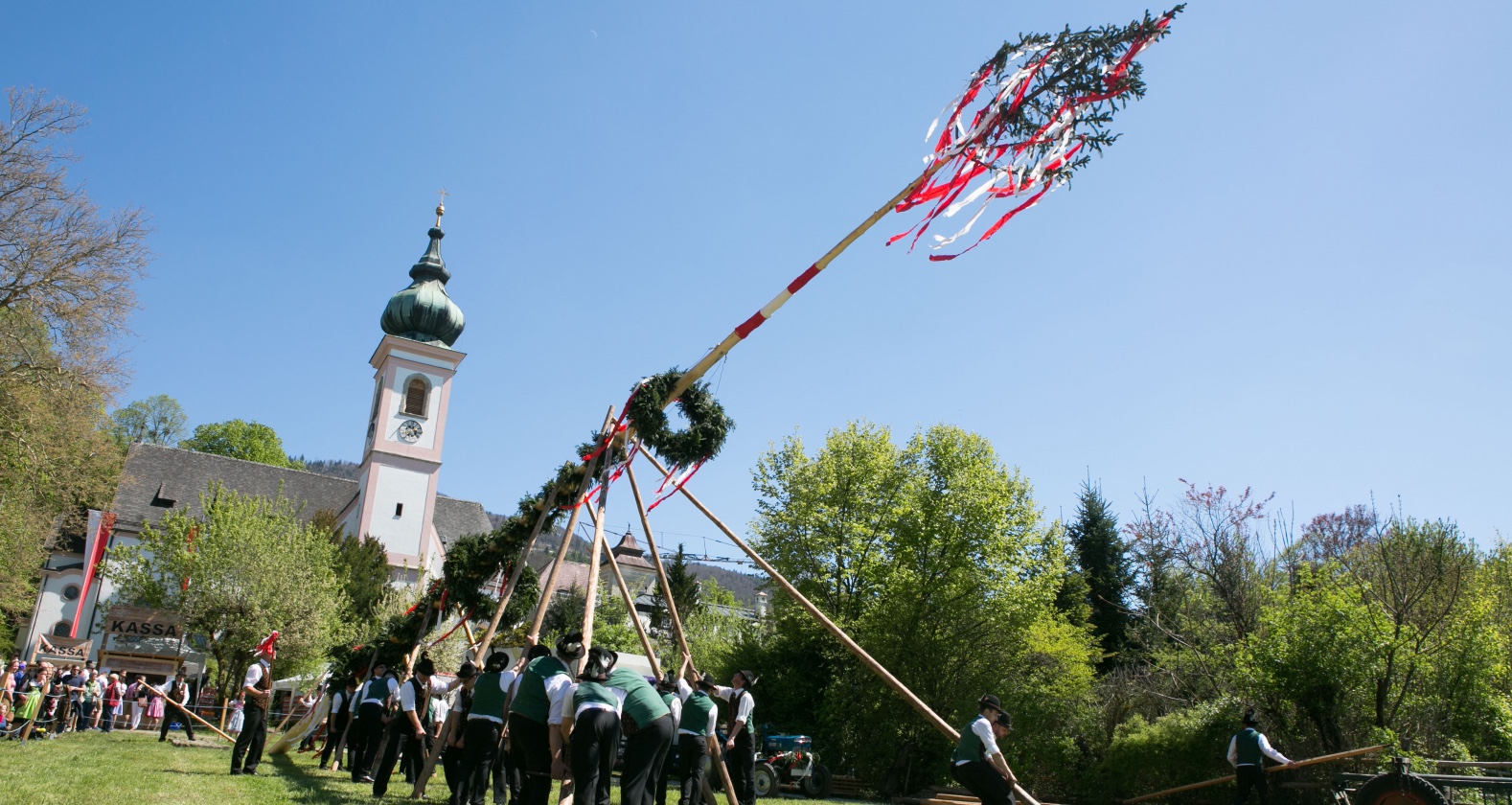 Maibaumaufstellen Salzburg Aigen
