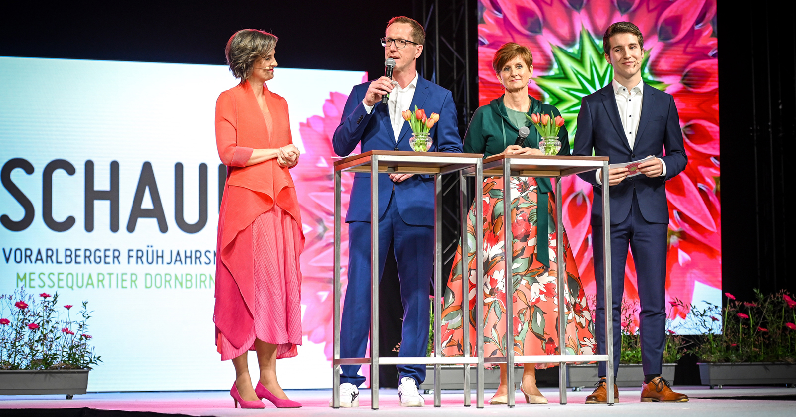 Eröffnung durch Messe-Aufsichtsratsvors. Martin Dechant und GF Sabine Tichy-Treimel (mi.). Die Moderatoren waren Martina Ess (li.) und Jerome Zmugg (re.)