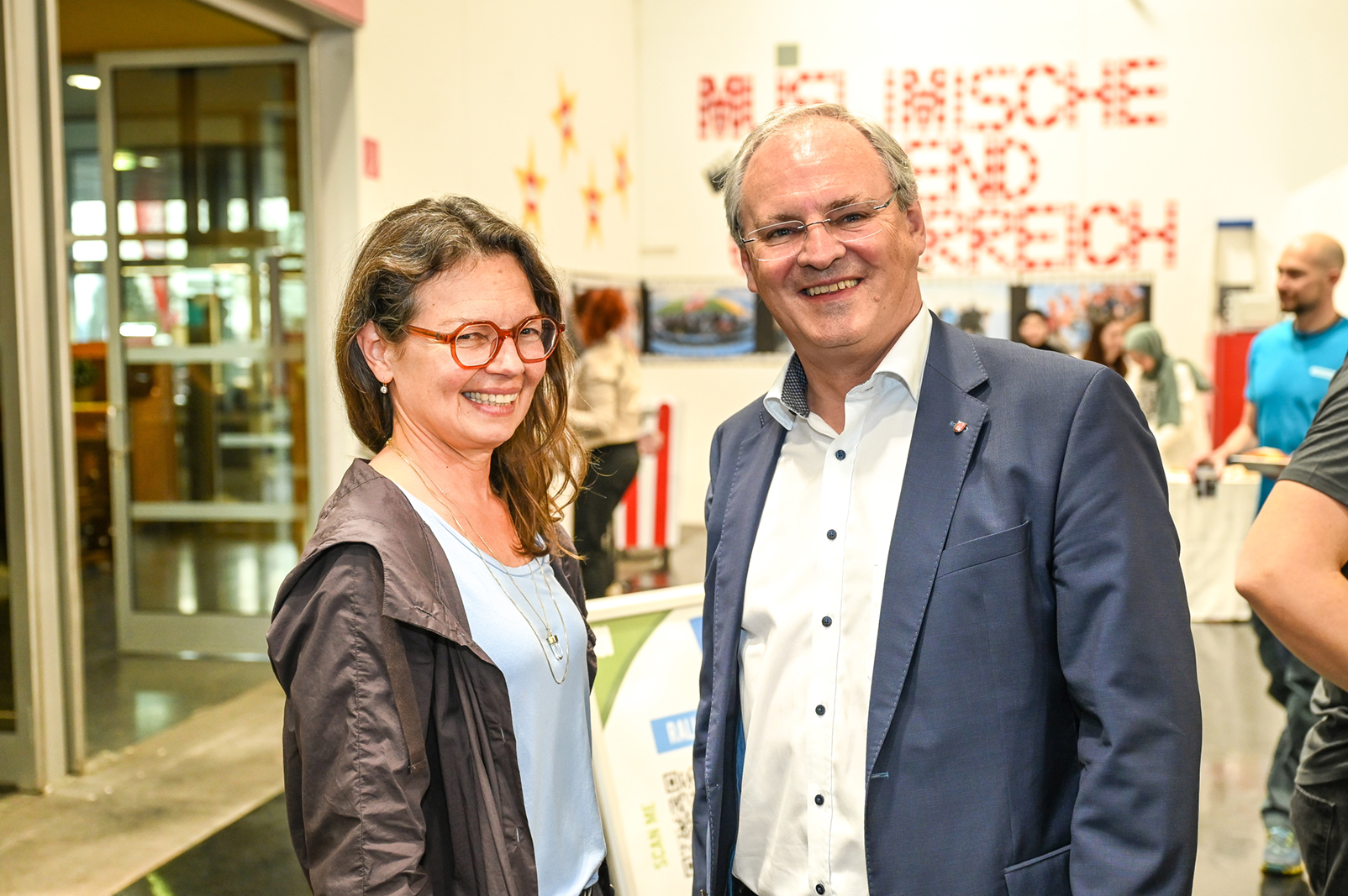 GF Monika Paterno (aha) und Landtagspräsident  Harald Sonderegger