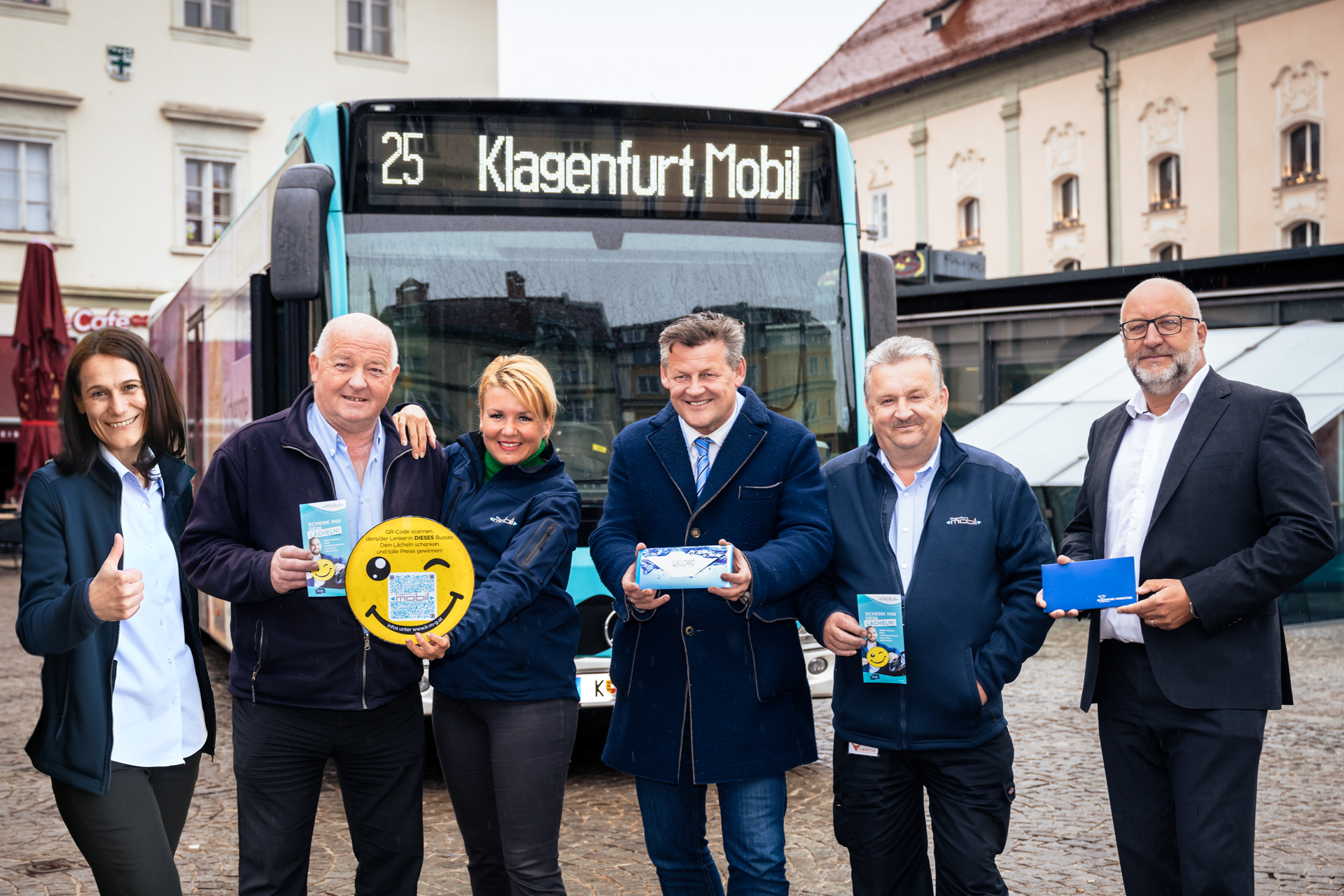 Vertreter von Buslinie, STW und Politk