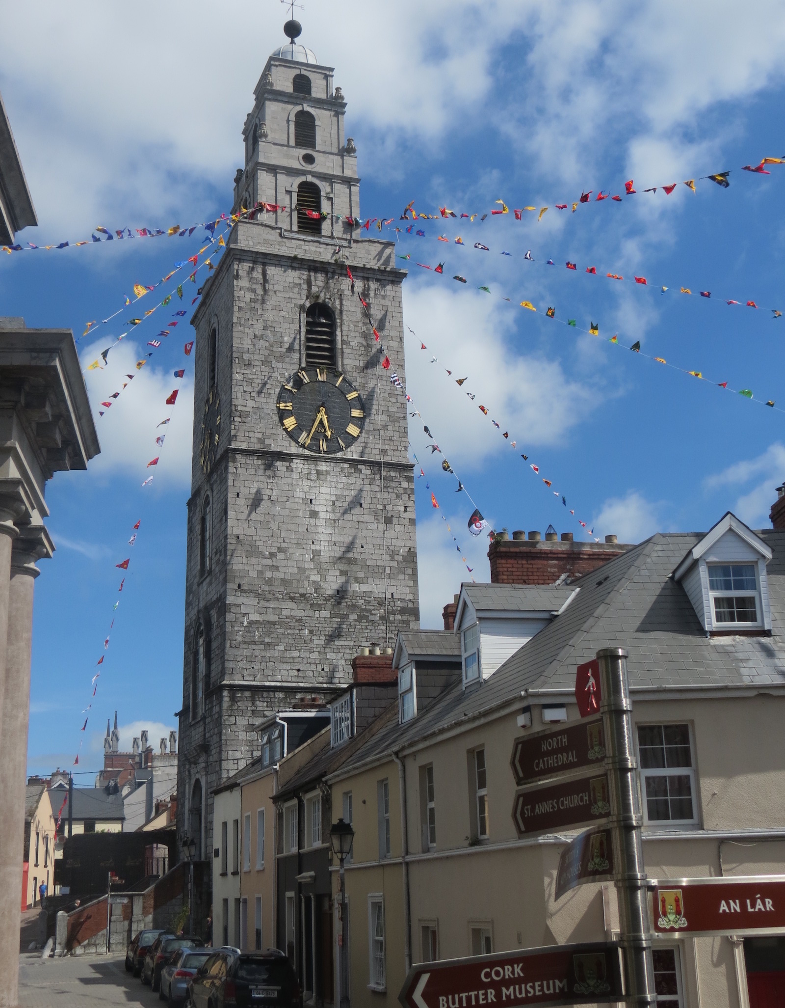 Blick auf den Shandon Tower in der Stadt Cork | Credit: COURTESY OF RESOLUTE PHOTOGRAPHY/ FÁILTE IRELAND