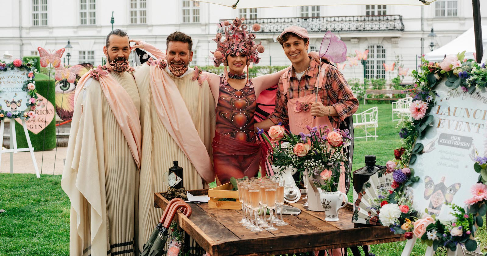 Frühlingselfen, Schmetterling und Gärtner im Garten vor dem 25hours Hotel| Credit: Ralph Darabos