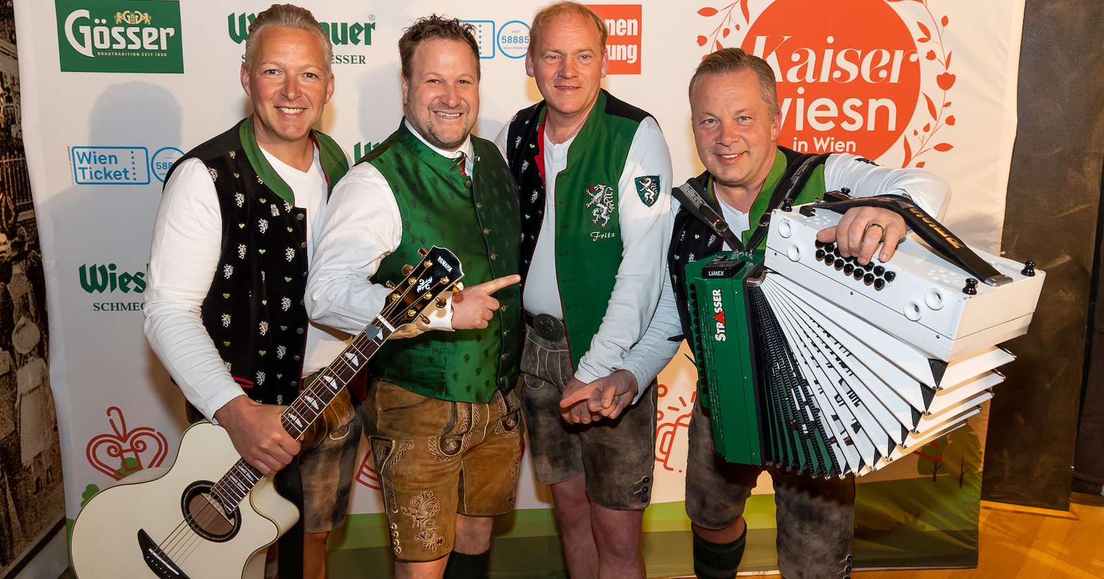 Johann Pittermann und &quot;Die Edlseer&quot; in Tracht | Credit: Harald Klemm