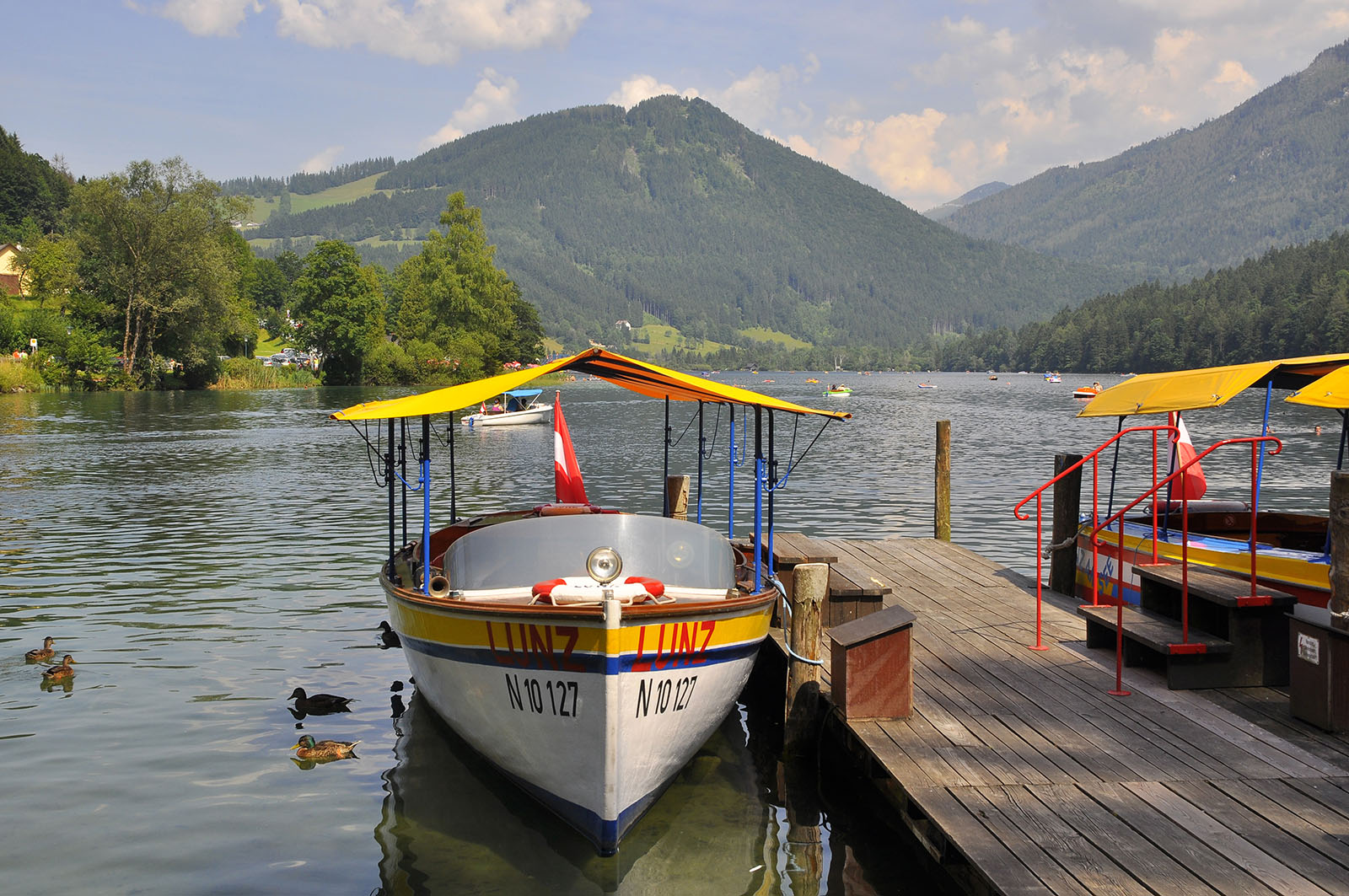 Ein Boot steht am Lunzer See | Credit: Willfried Gredler-Oxenbauer / picturedesk.com