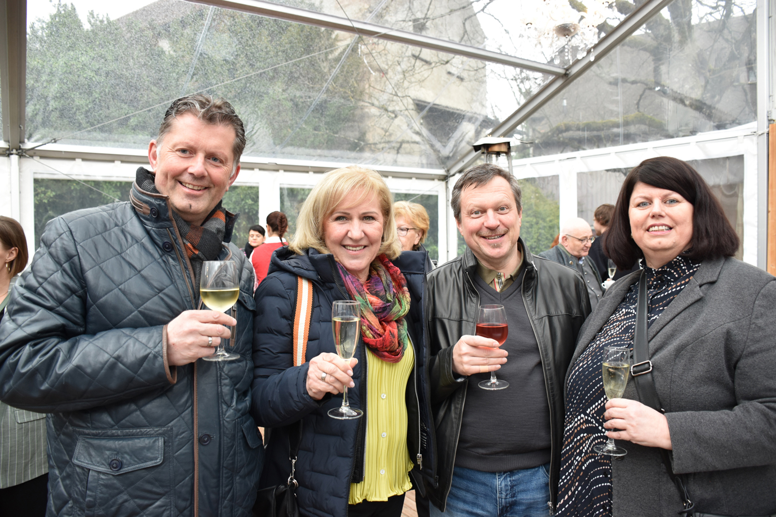 Andreas Mark (Regionaldirektor  Interspar) mit Renate, Achim  Wöllgens und Ulli Sickl (Interspar)