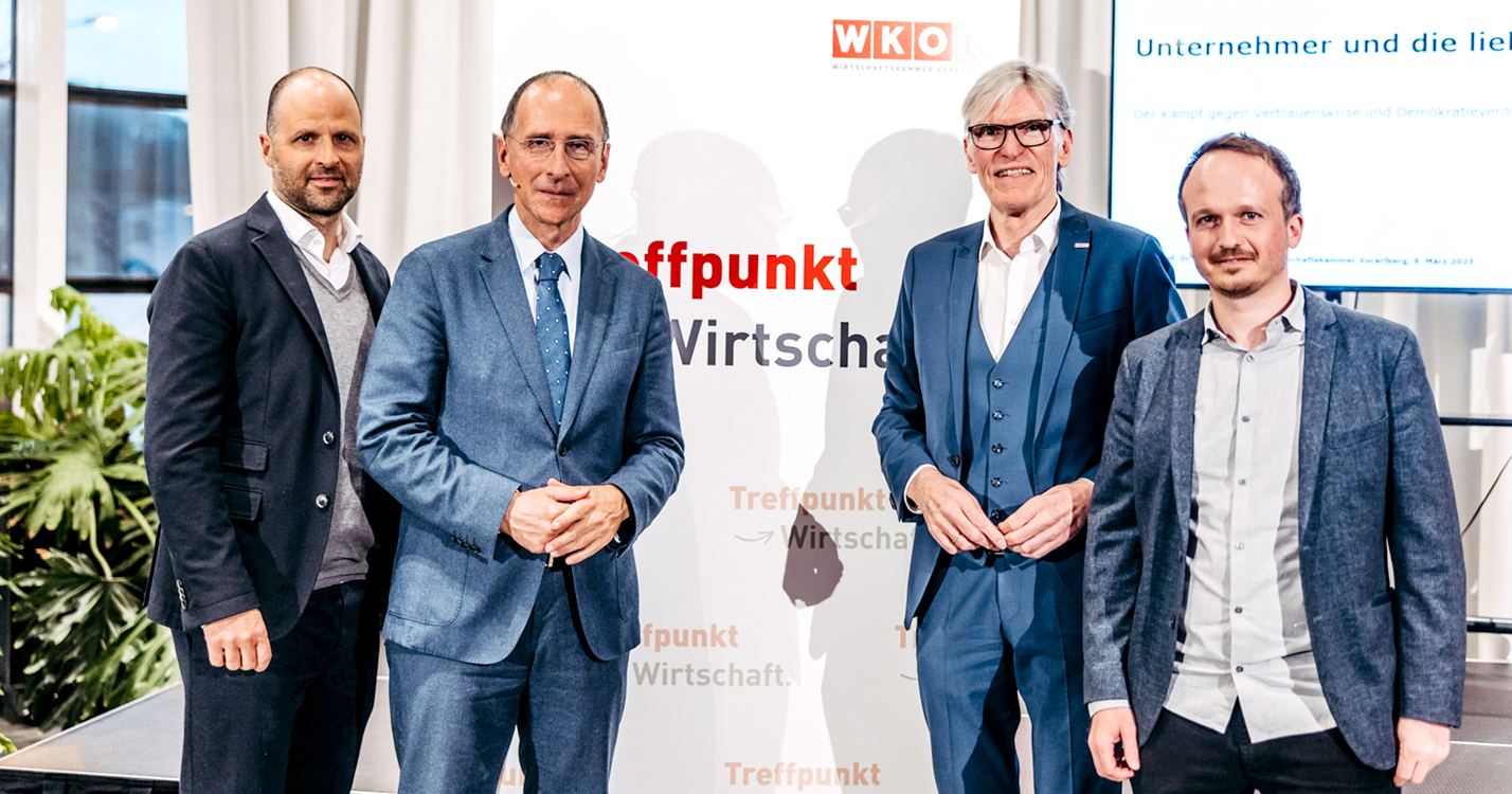 Landesrat Marco Tittler, Univ.-Prof. Dr. Peter Filzmaier, WKV-Präsident Wilfried Hopfner und Dorfinstallateur-Geschäftsführer Samuel Feuerstein