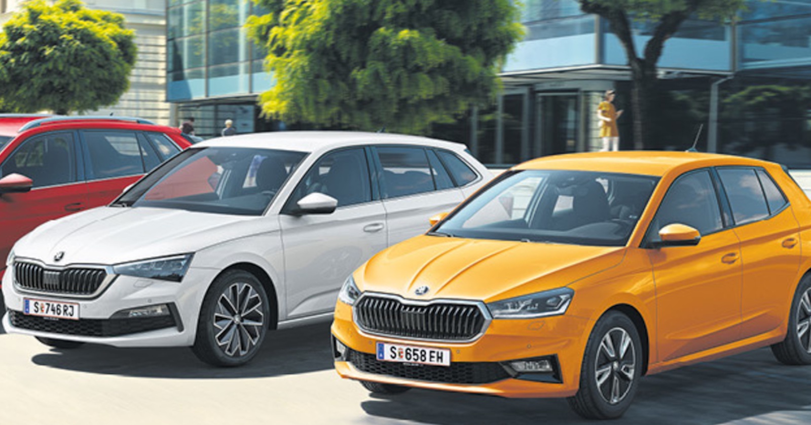 parkende Autos mit Bäumen | Credit: Porsche Wien/Škoda