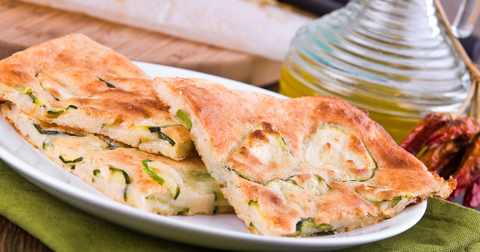 Zucchini Focaccia auf einem Teller | Credit: iStock.com/milla1974
