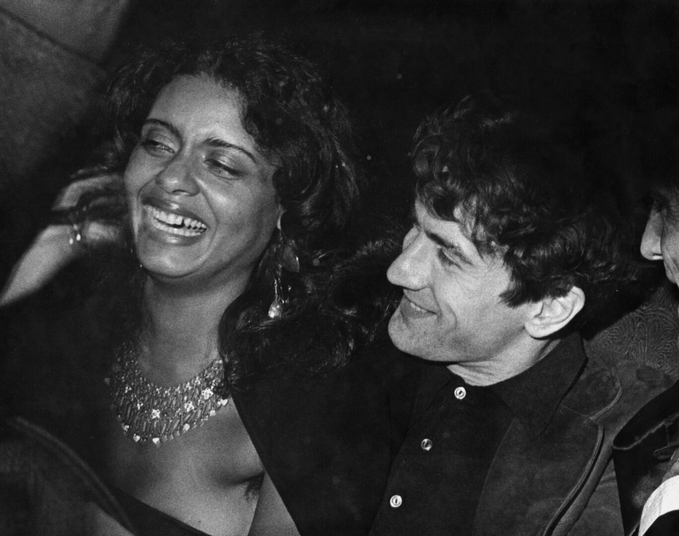 Schwarz-weiß Foto von Robert De Niro und seiner ersten Frau Diahnne Abbott