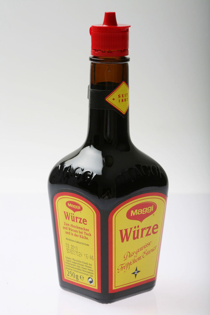 Das Suppengewürz Maggi mit rot-gelben Etikett.