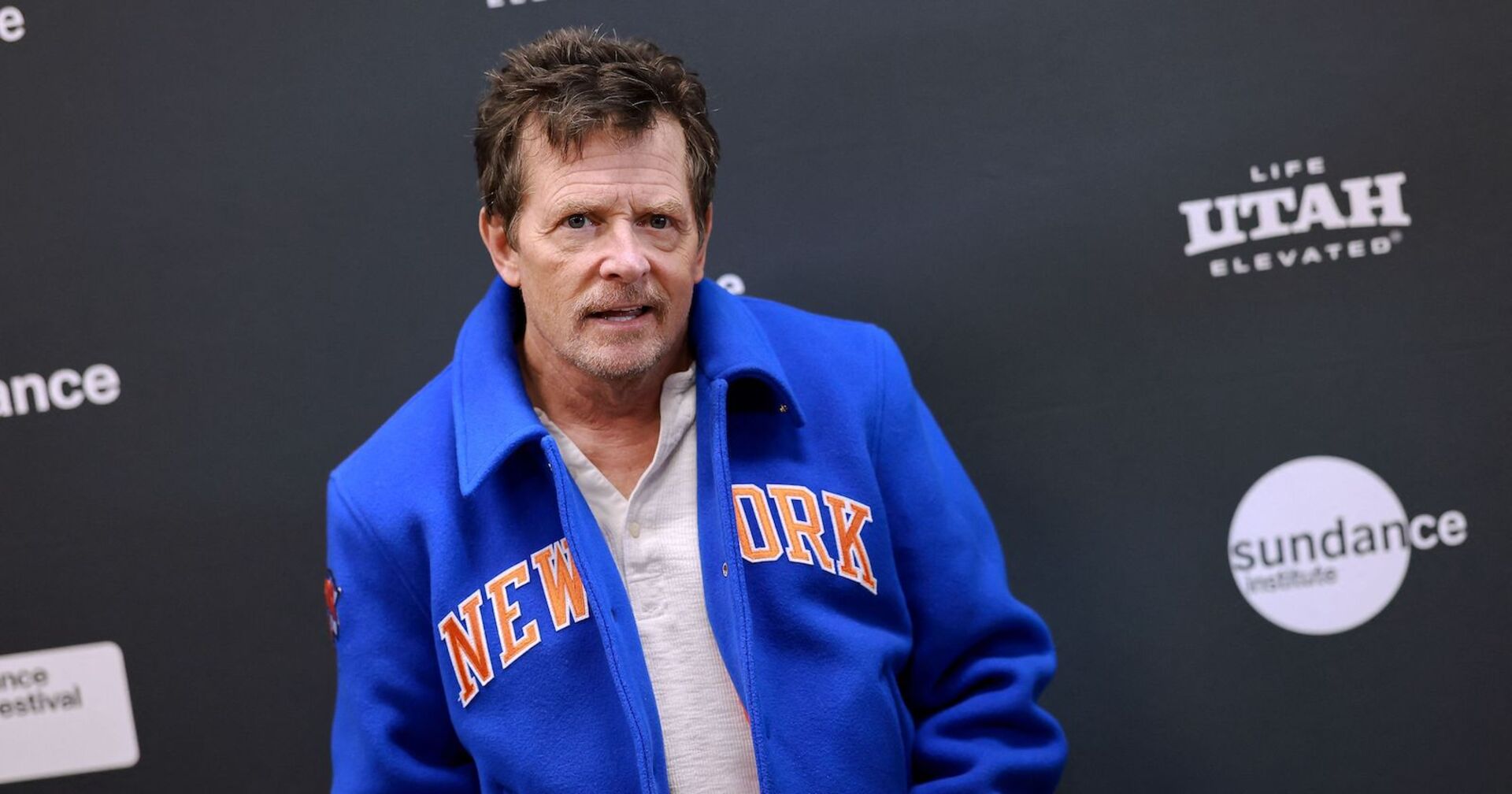 Michael J. Fox in blauer Jacke Anfang 2023.