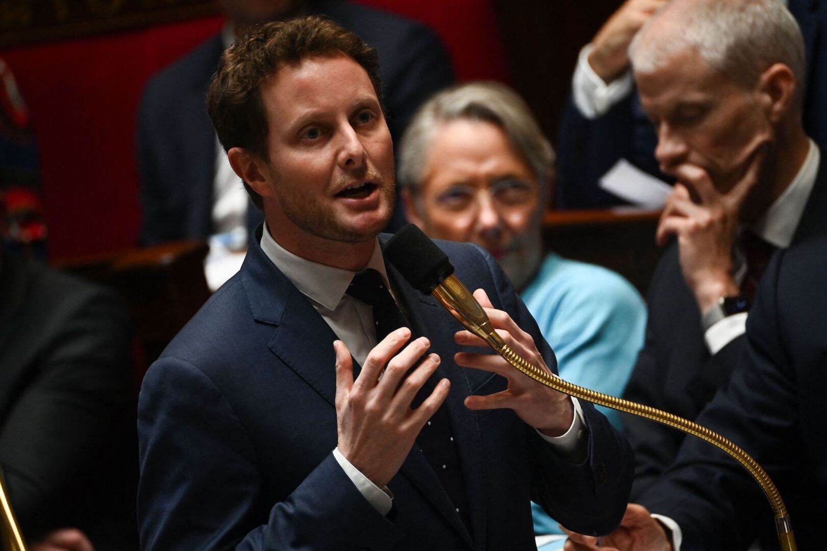 Clement Beaune - Frankreichs Verkehrsminister - hält eine Rede.