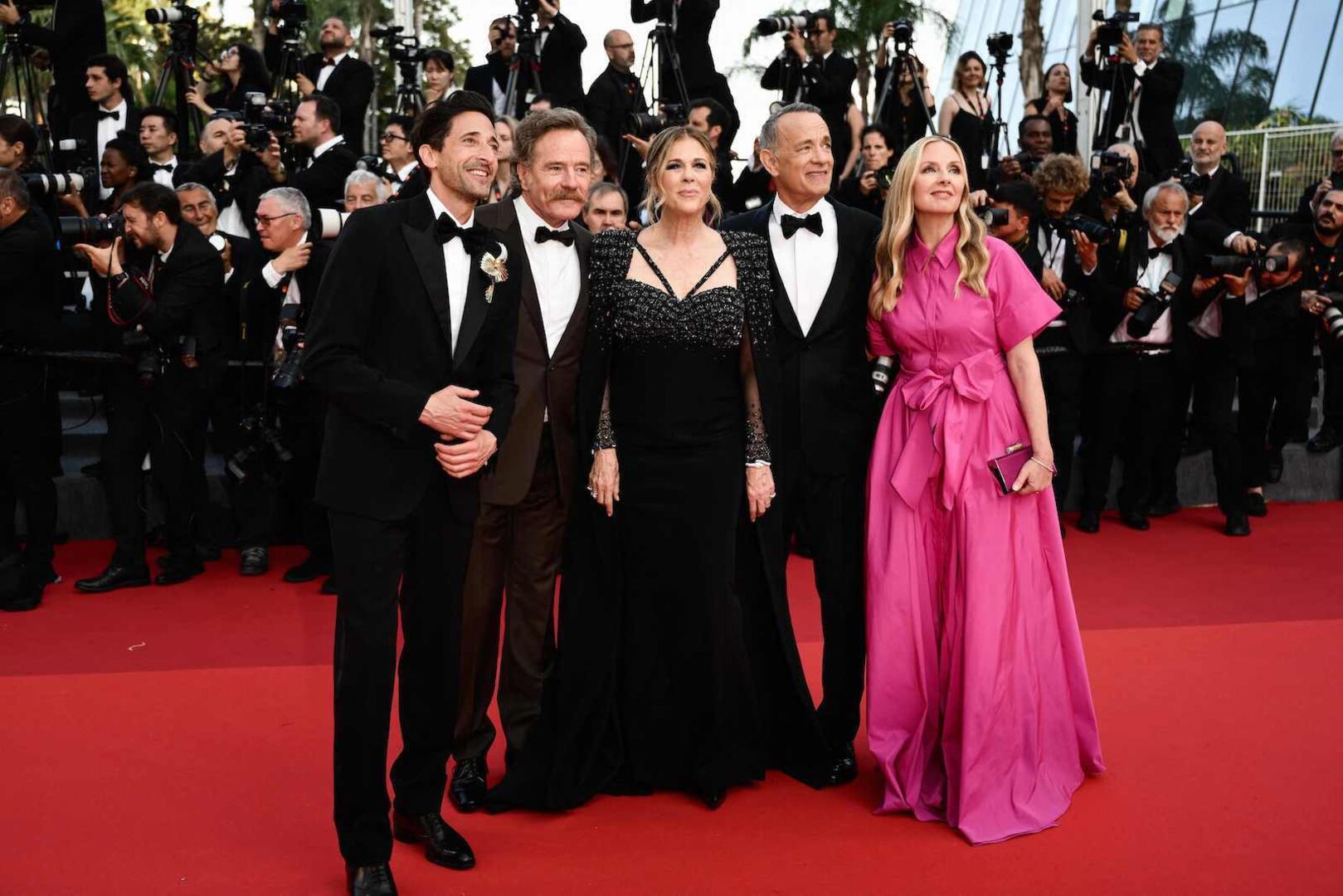 Tom Hanks und Rita Wilson mit drei ihrer Co-Stars in Cannes.