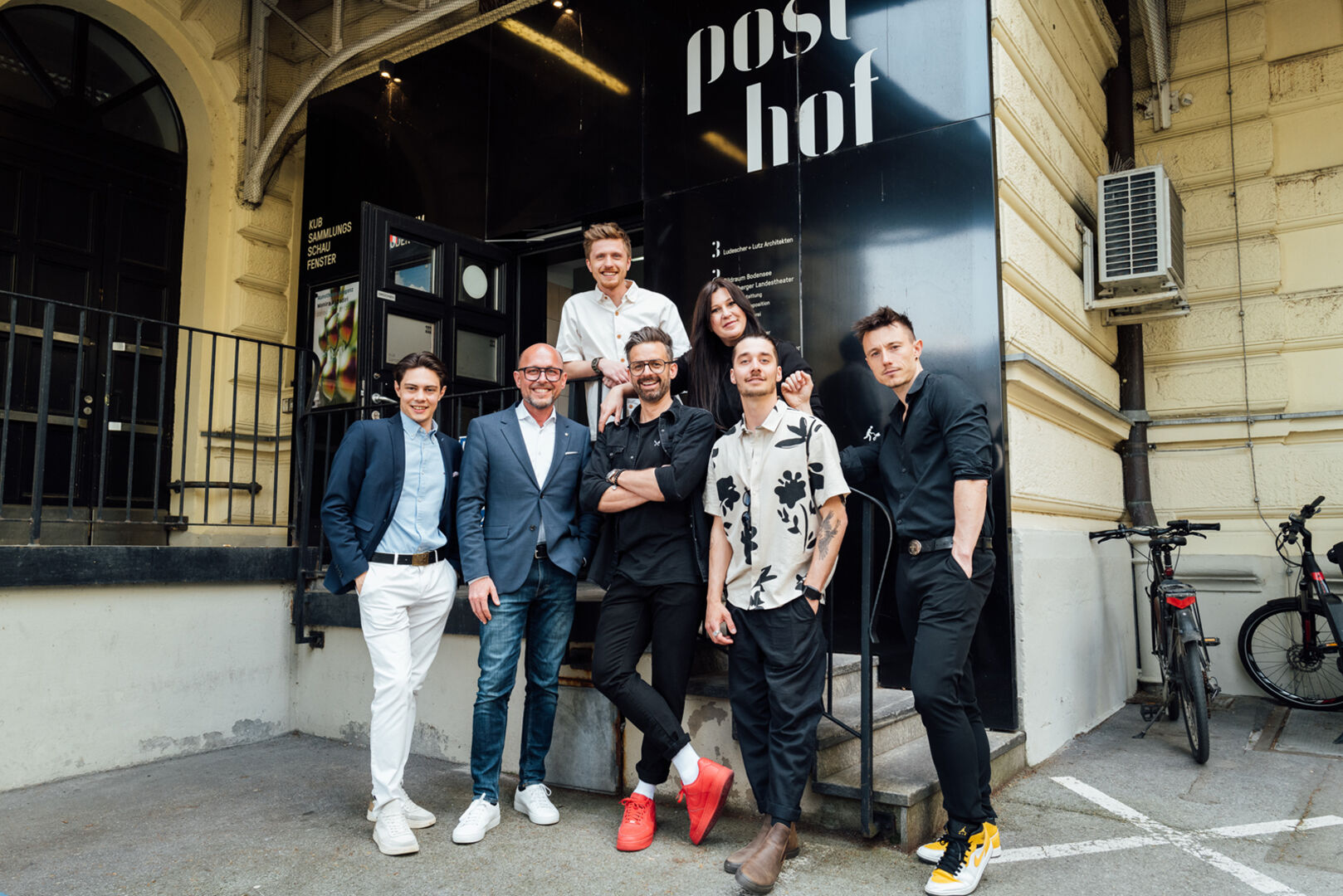 Bürgermeister Michael Ritsch mit Manuel Riesterer und Raphael Sturm sowie der See-Atelier-Crew mit Manuel Wiehl, Dario Fink, Lee Bueki und Michael Kreyer.