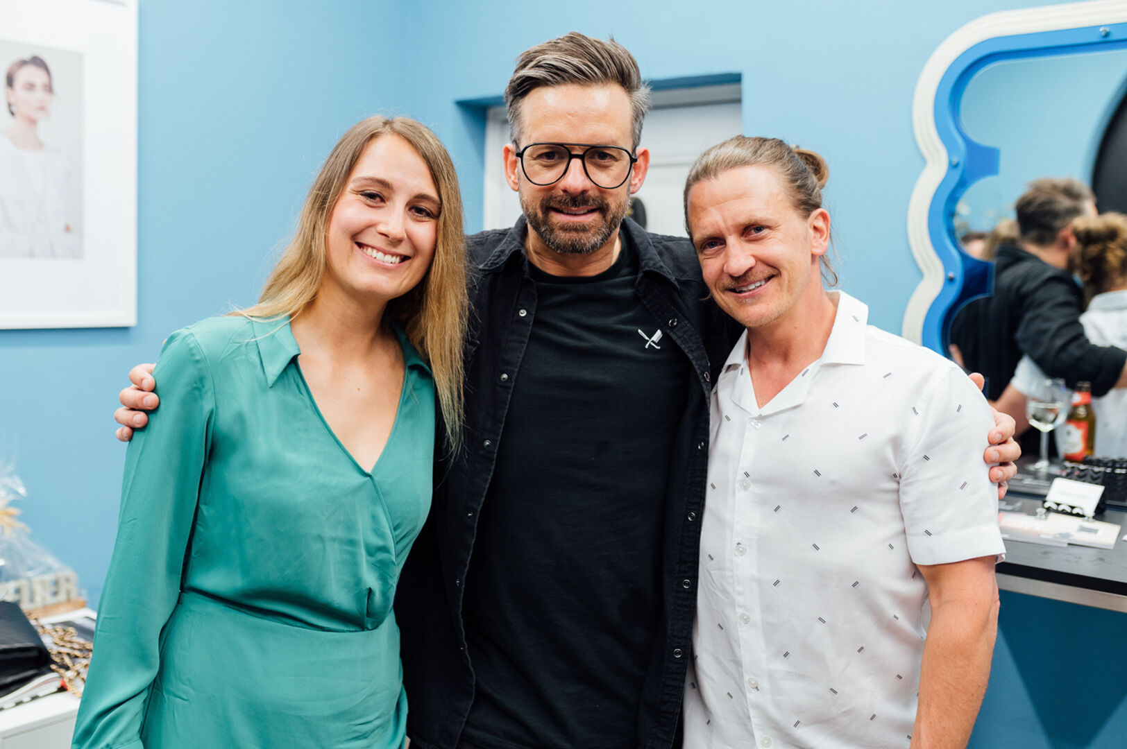 Manuel Riesterer mit Dr. Florian Fischer und Dr. Isabel Kreuzer.