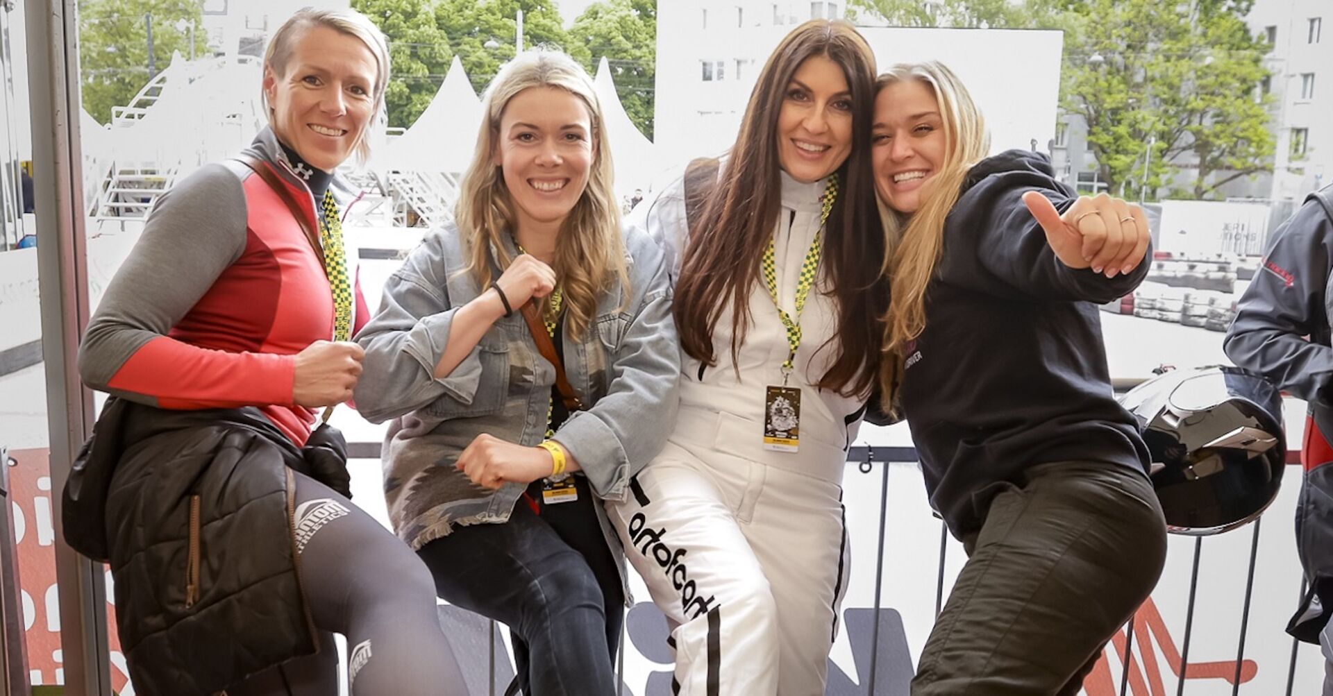 Vier Frauen in Cart-Anzügen | Credit: Stefan J. Wolf