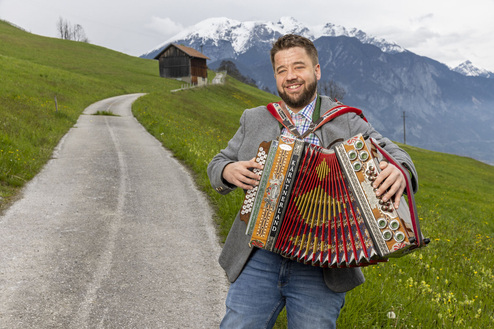Daniel mit seiner Ziehharmonika.