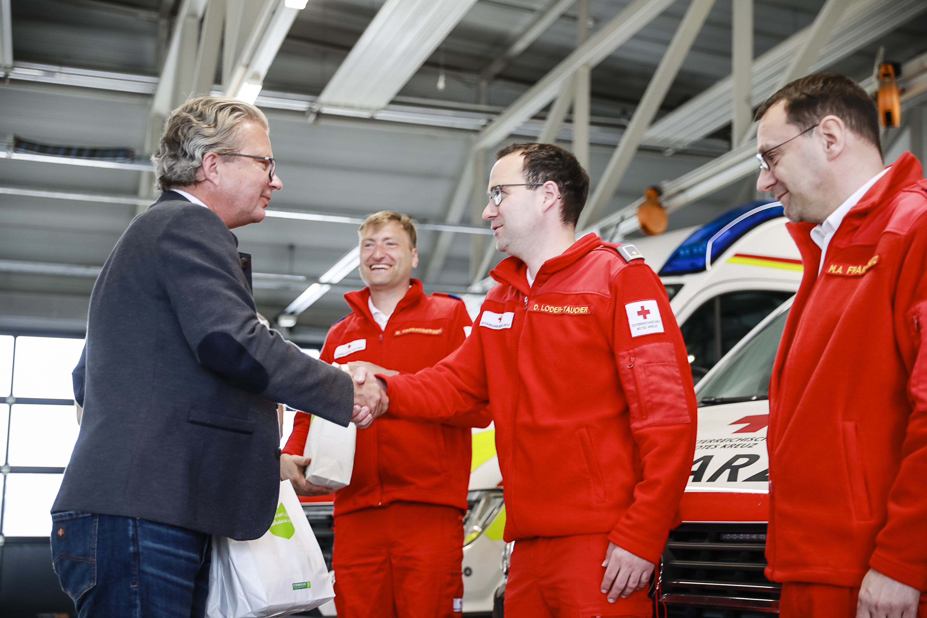 LH Drexler besuchte auch das Rote Kreuz