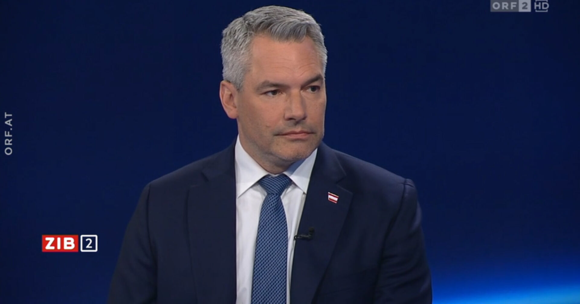 Bundeskanzler Karl Nehammer im Studio der ZIB2