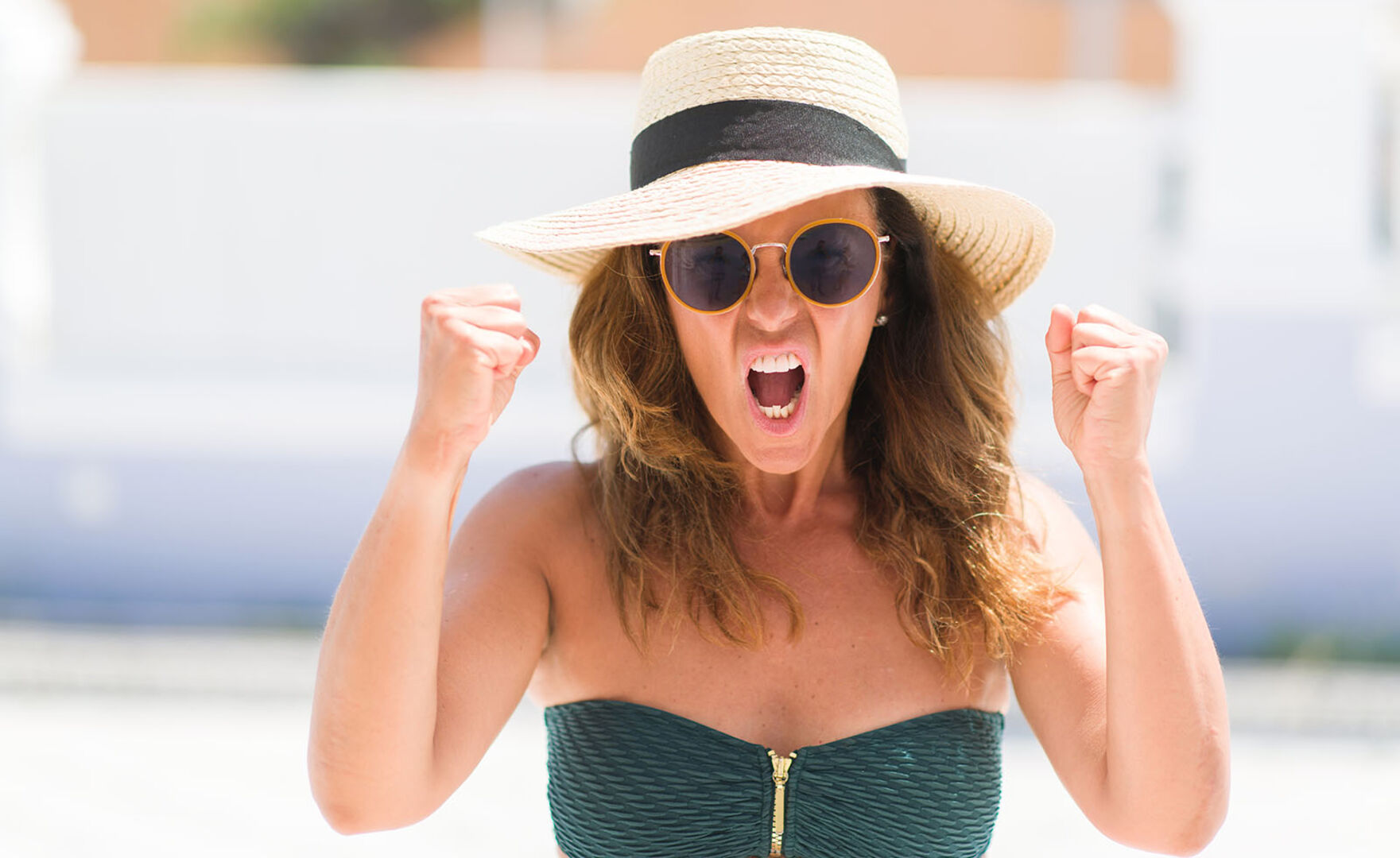 Bikini-Kauf ist frustrierend | Credit: iStock.com/AaronAmat