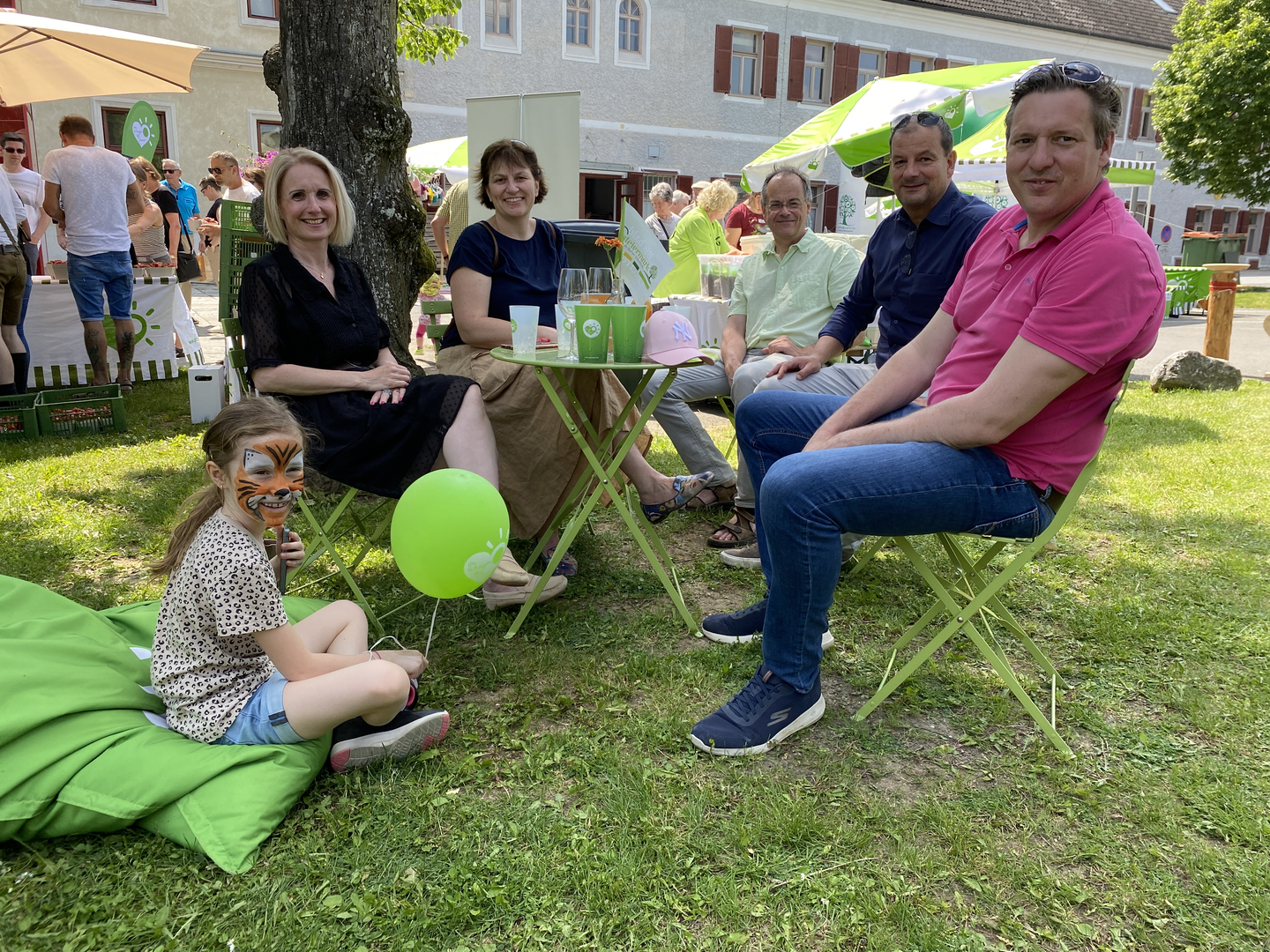 Besucher beim Gartenfest in Gleisdorf
